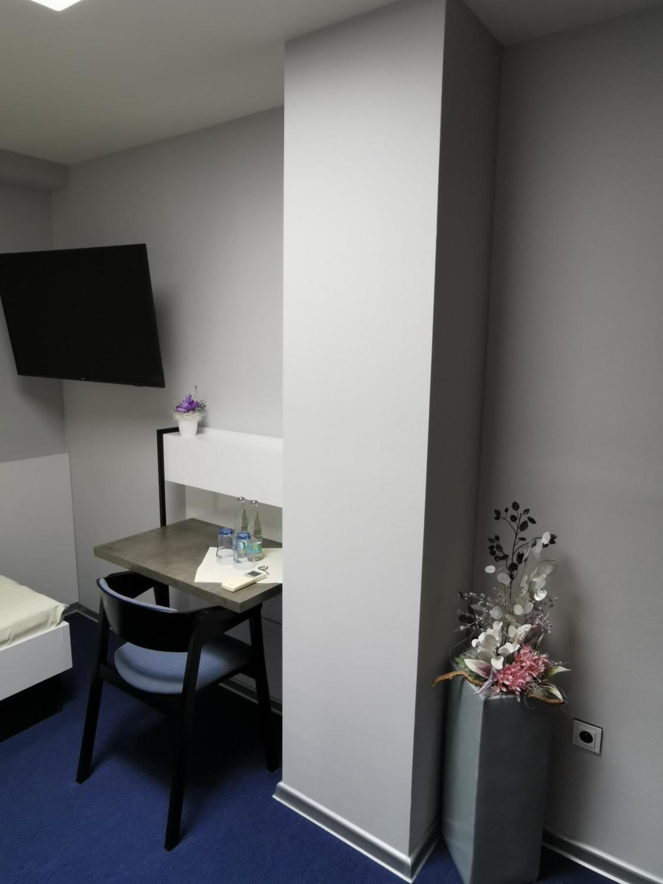 Budget Twin Room photo 3