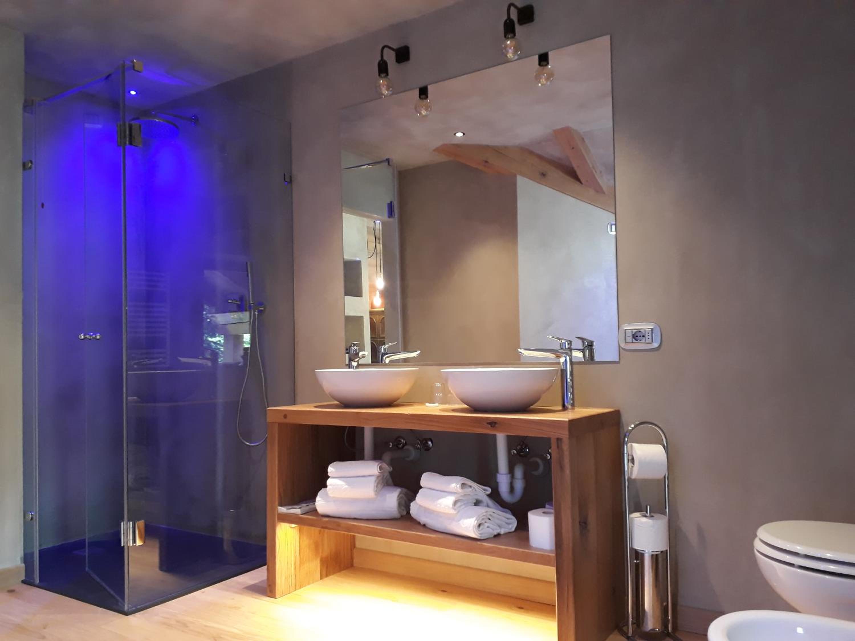Deluxe Junior Suite - Photo 10