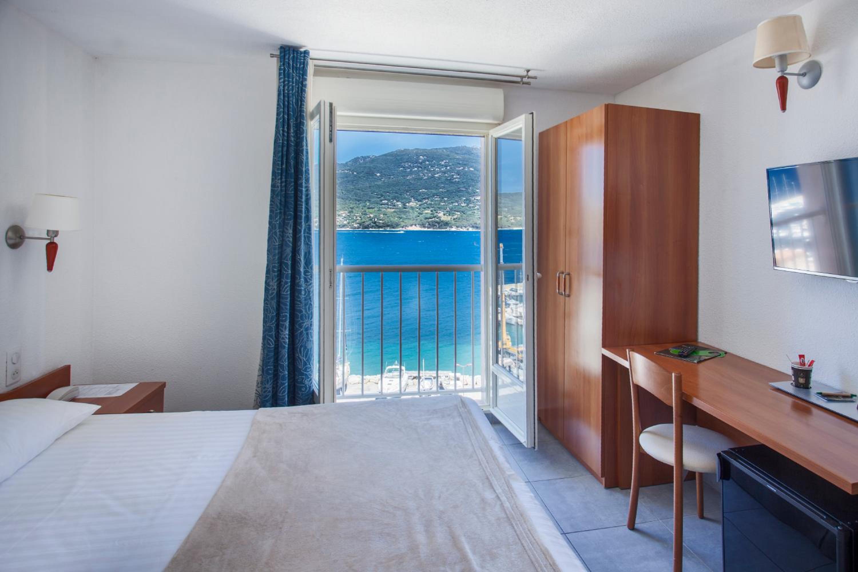 Double Room with Sea View - Photo 8