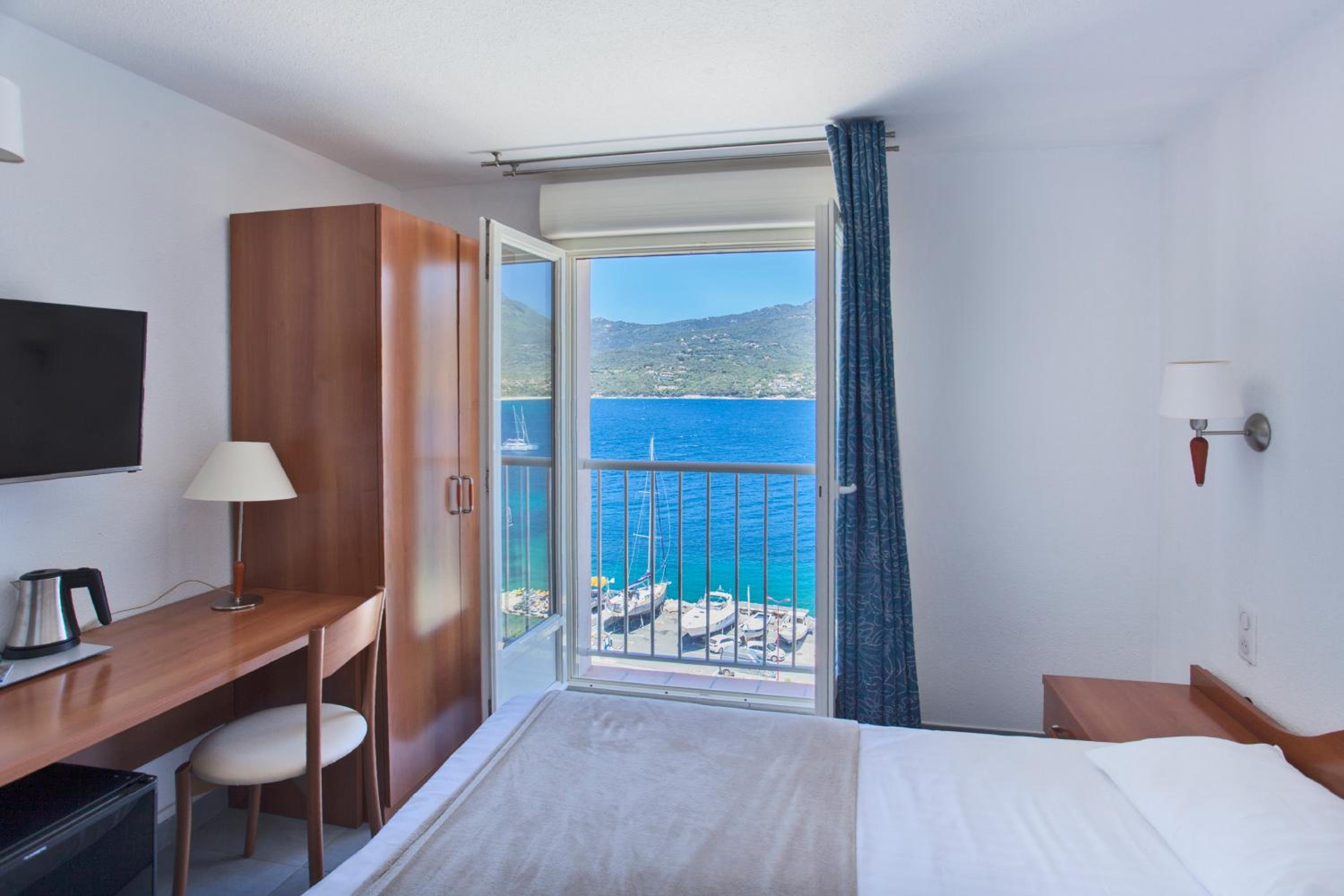 Double Room with Sea View - Photo 7
