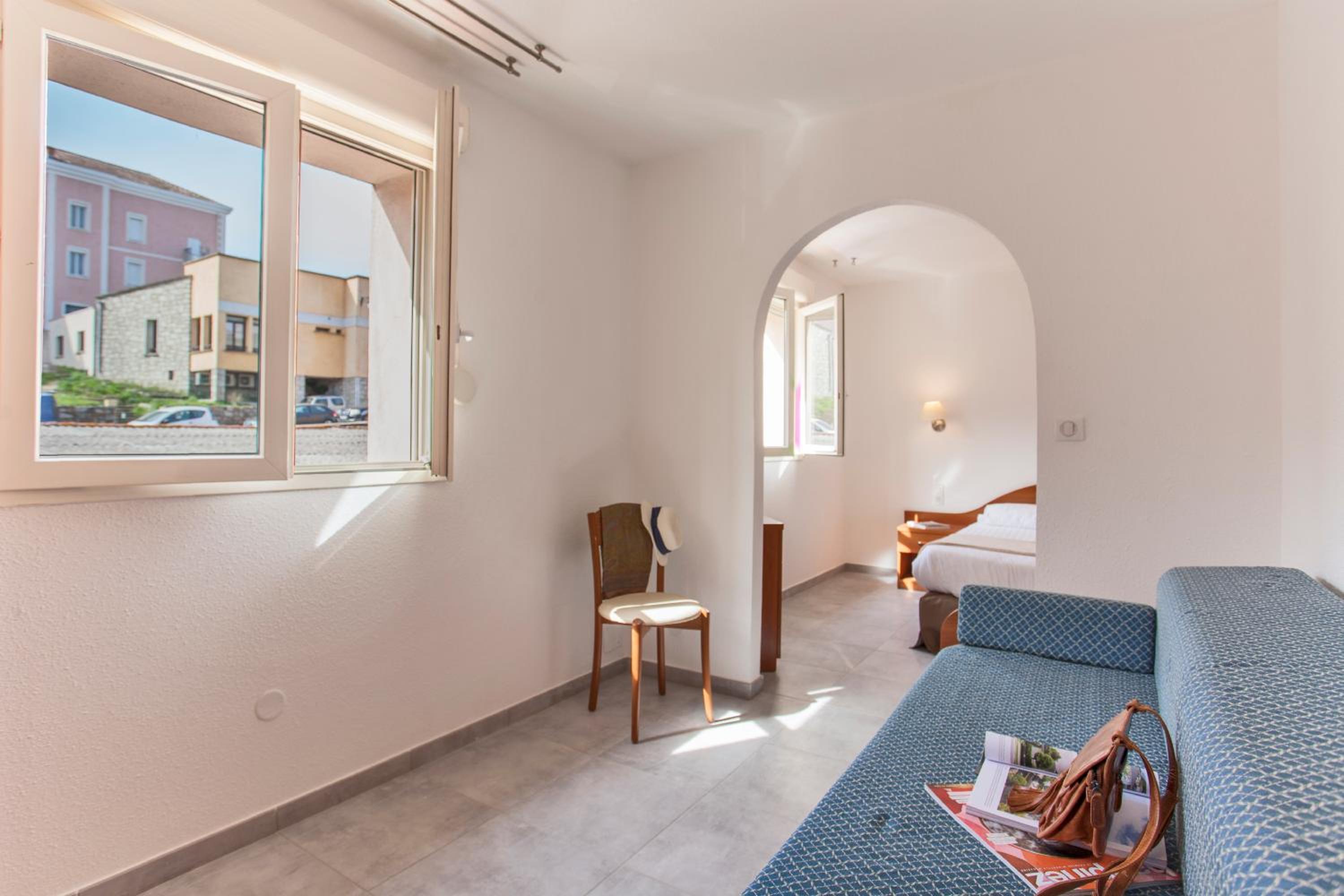 Quadruple Room with Street View - Photo 5