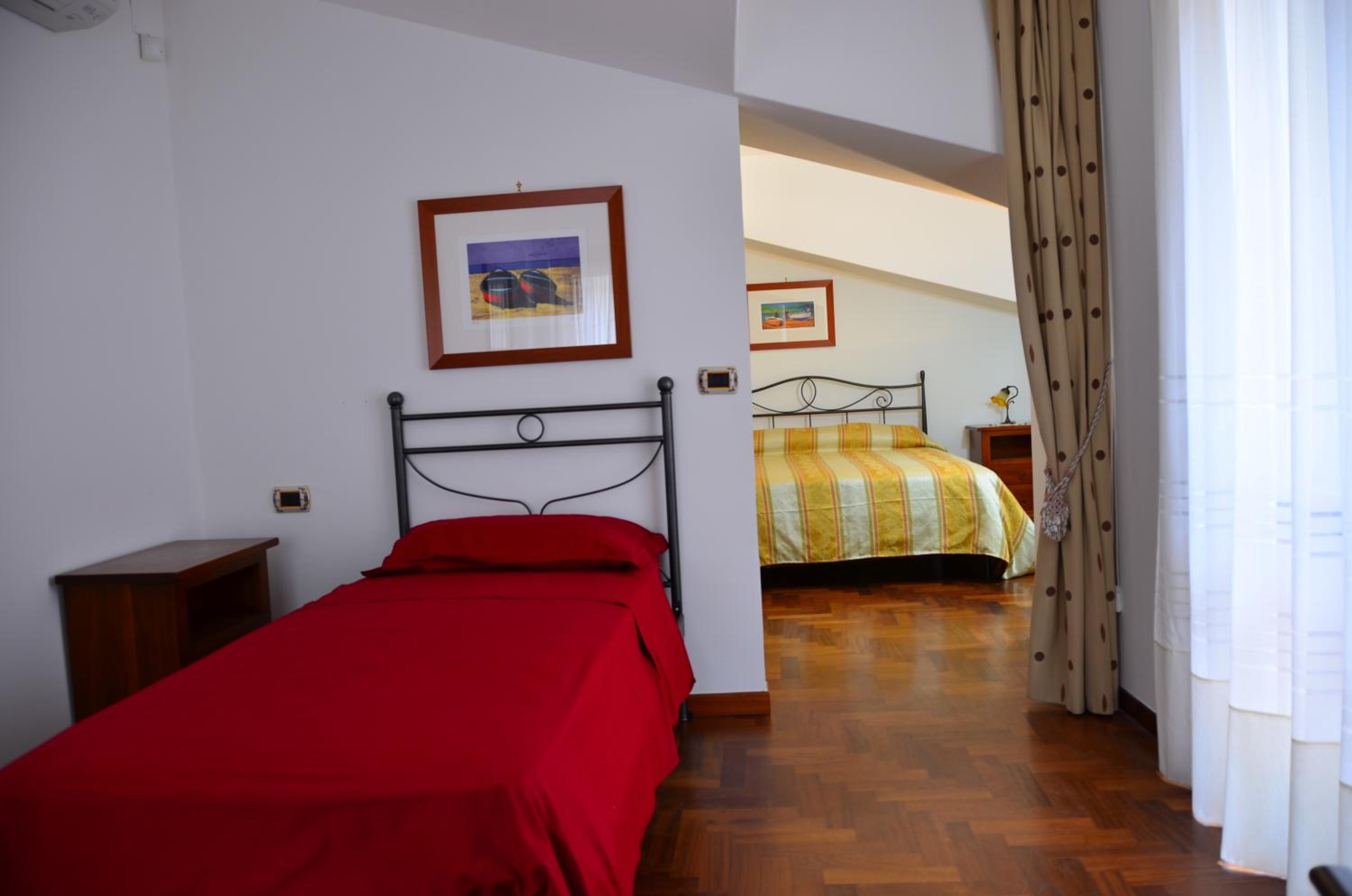 Triple Room with Terrace photo 2