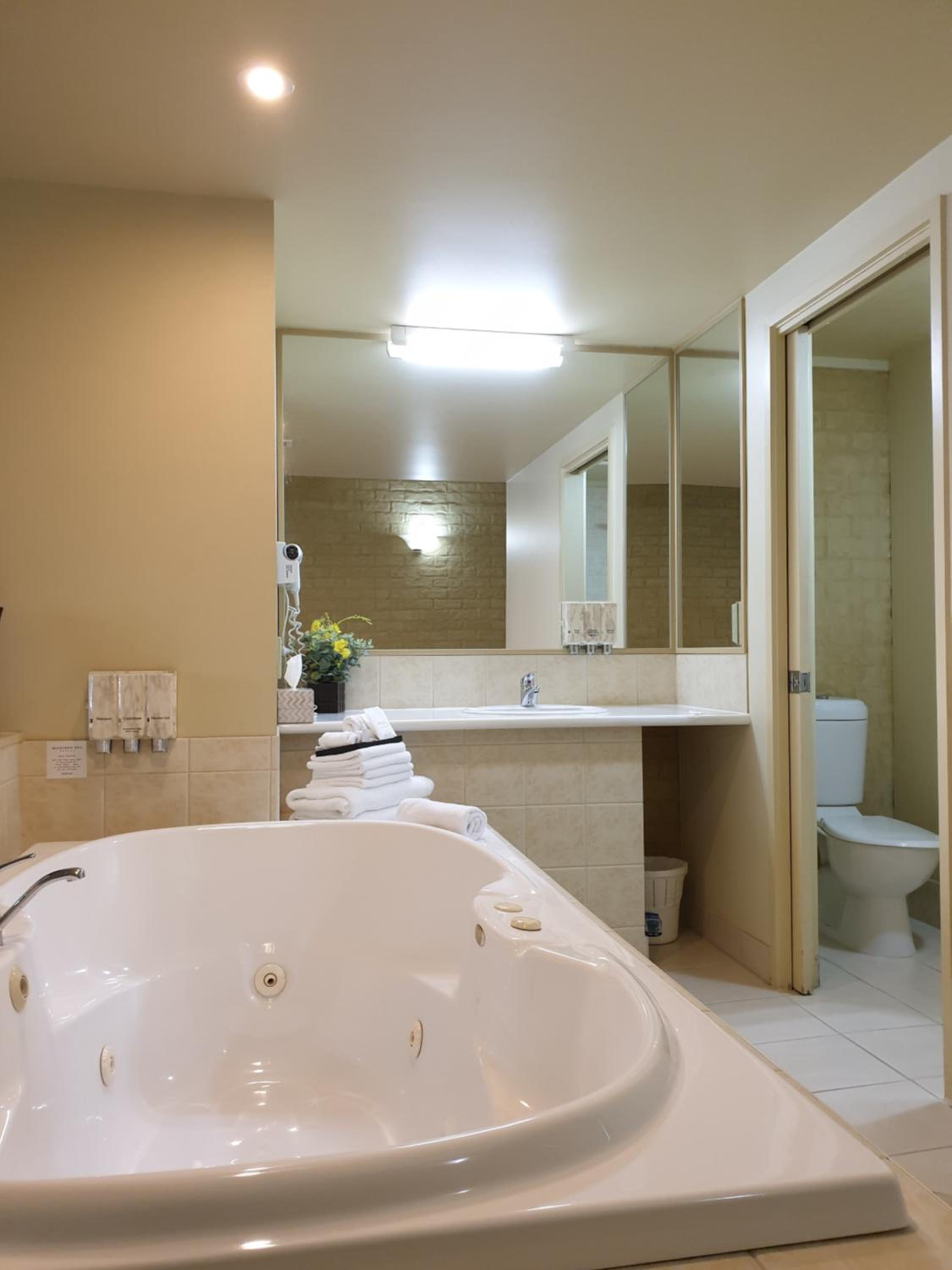 Comfort Twin Room with Spa Bath photo 3