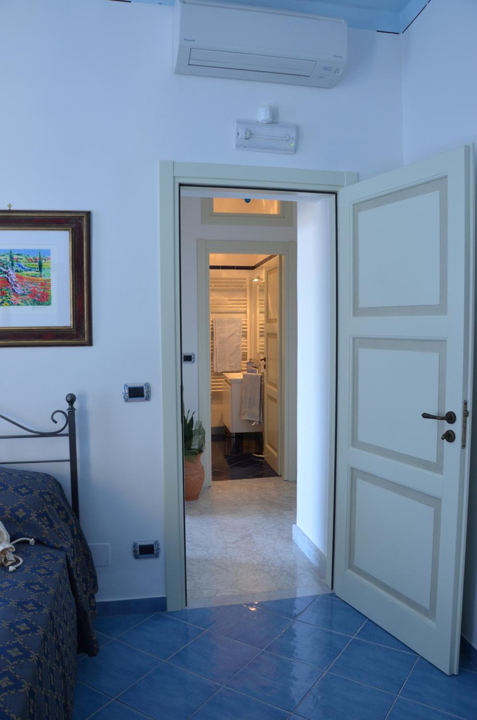 Two-Bedroom Apartment with Sea View and Terrace photo 3