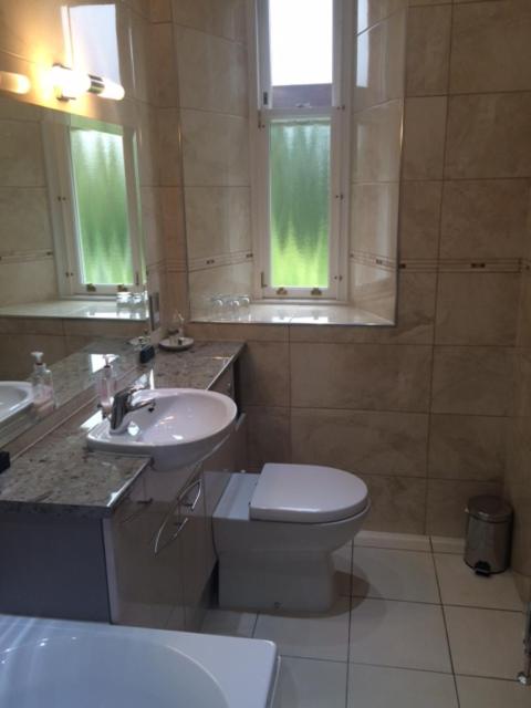 Double Room - Photo 18