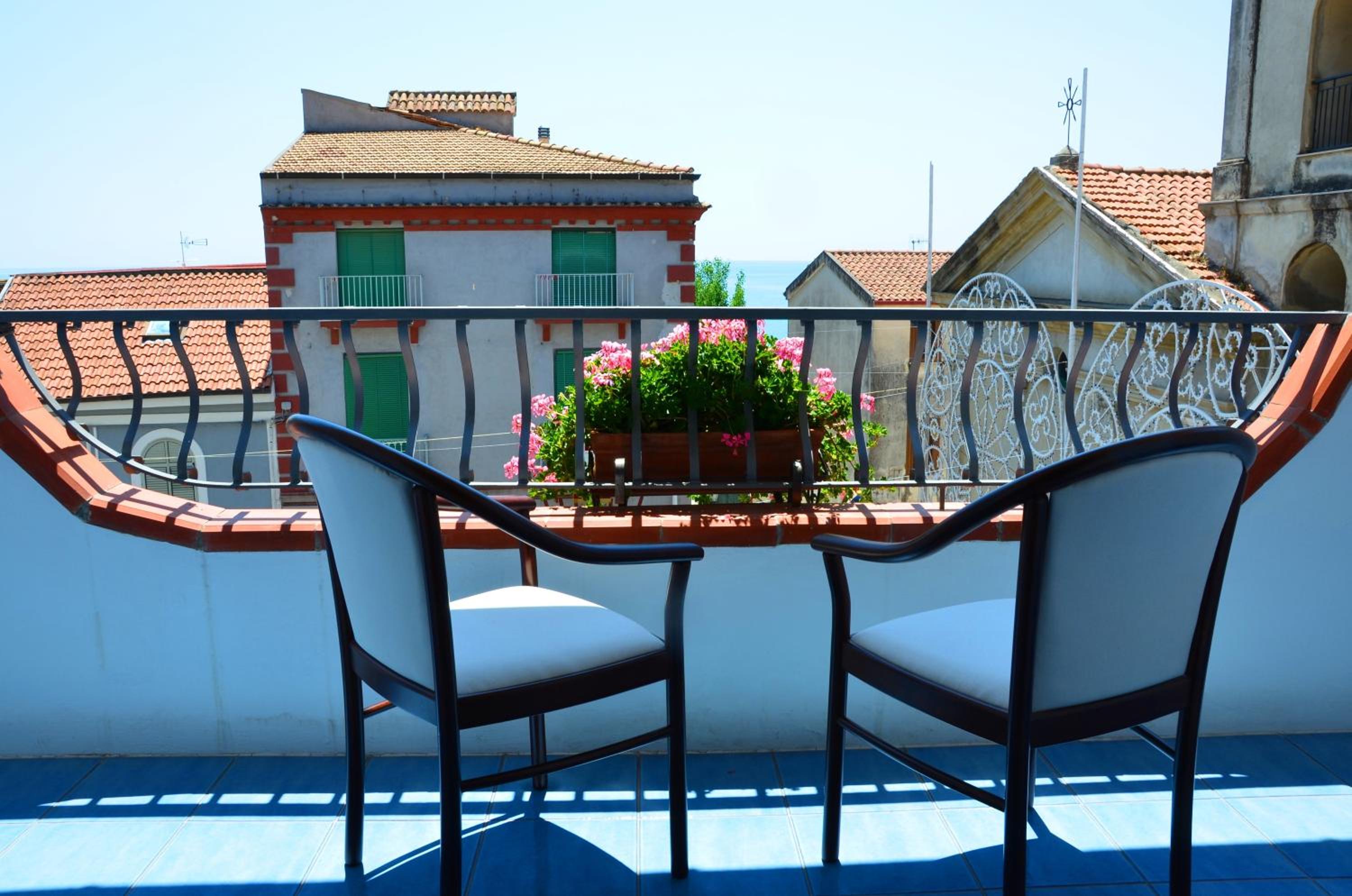 Two-Bedroom Apartment with Sea View and Terrace photo 2