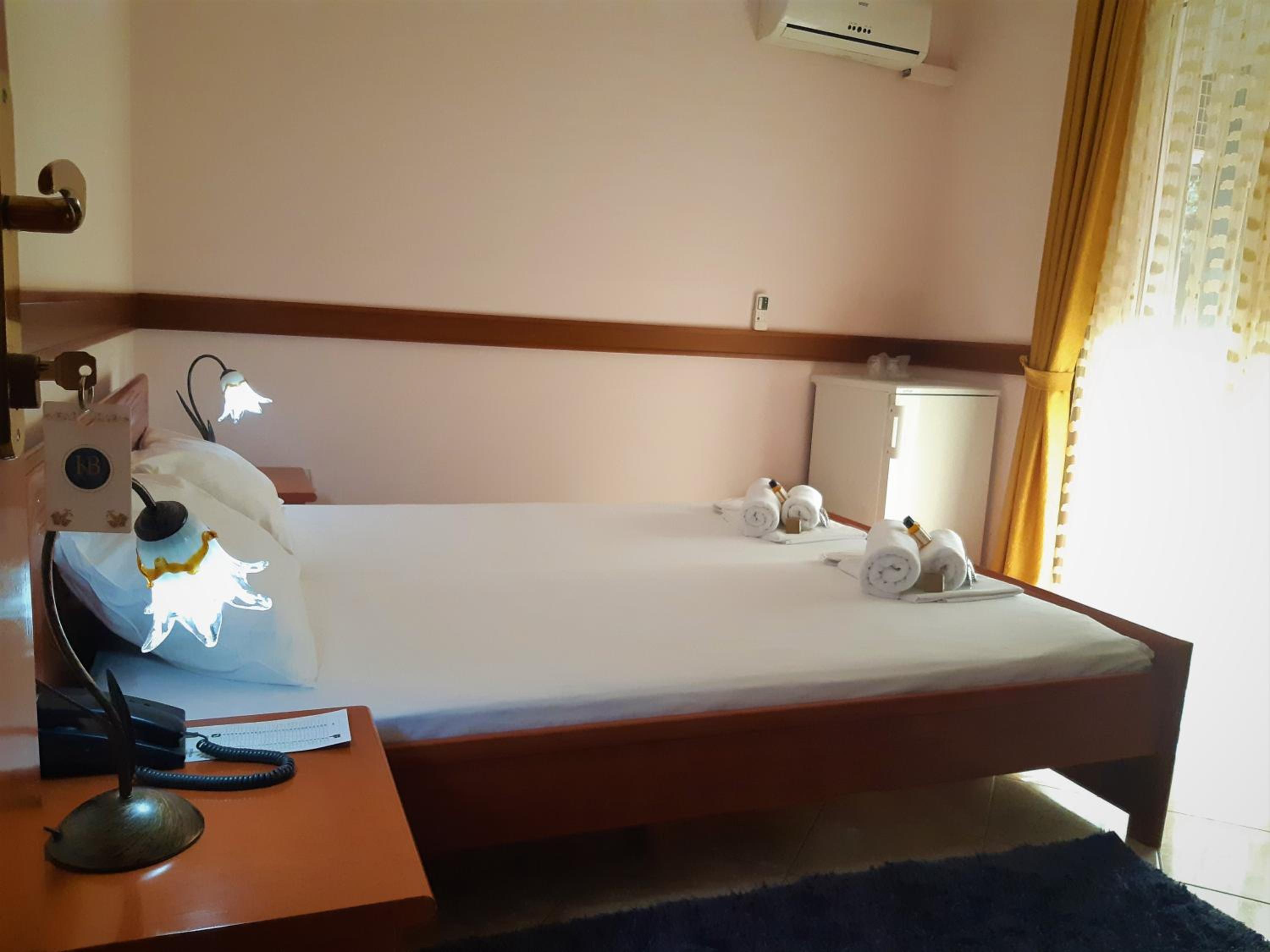 Double Room with Balcony and Garden View - Photo 1
