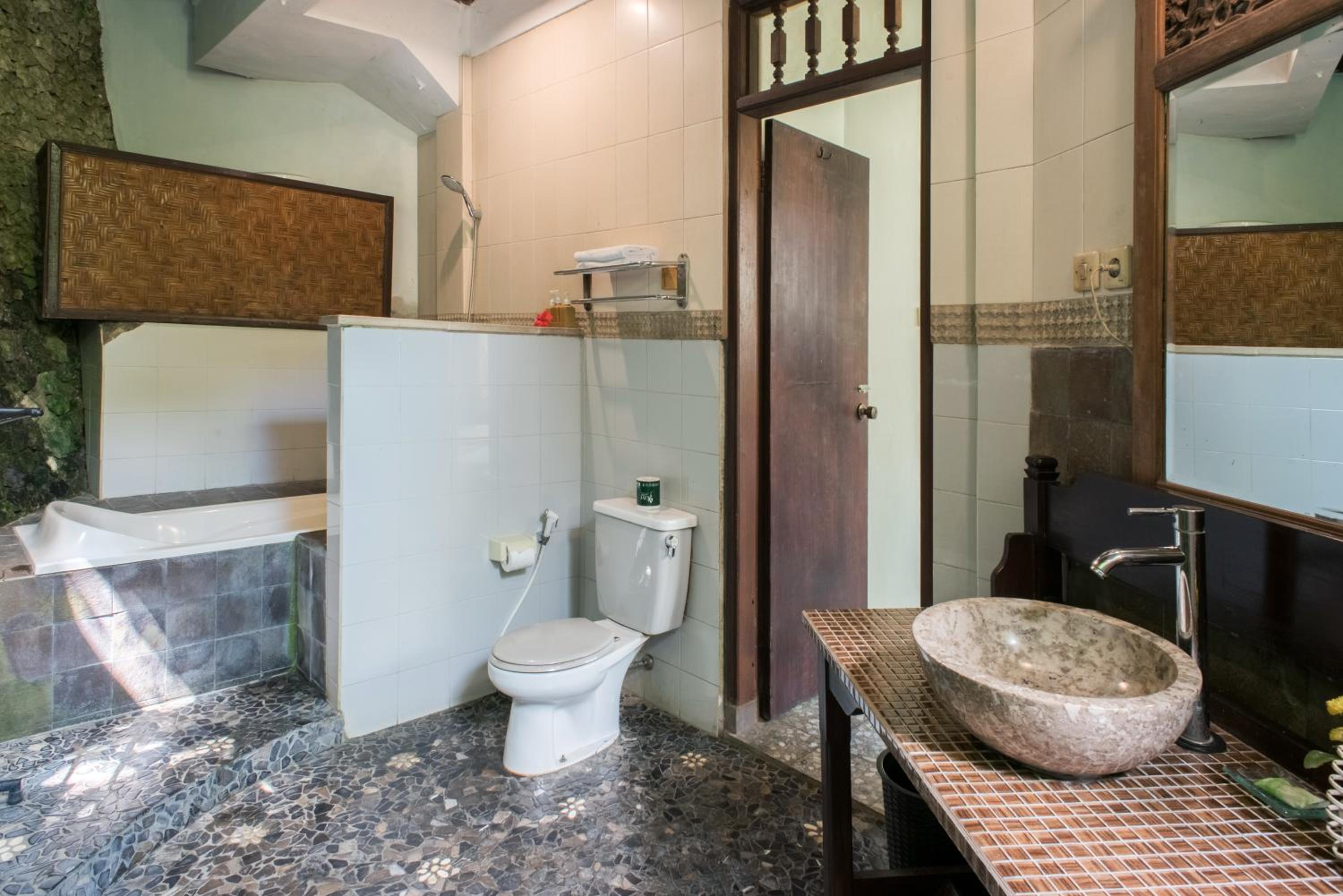 Family Suite with Balcony - Photo 3
