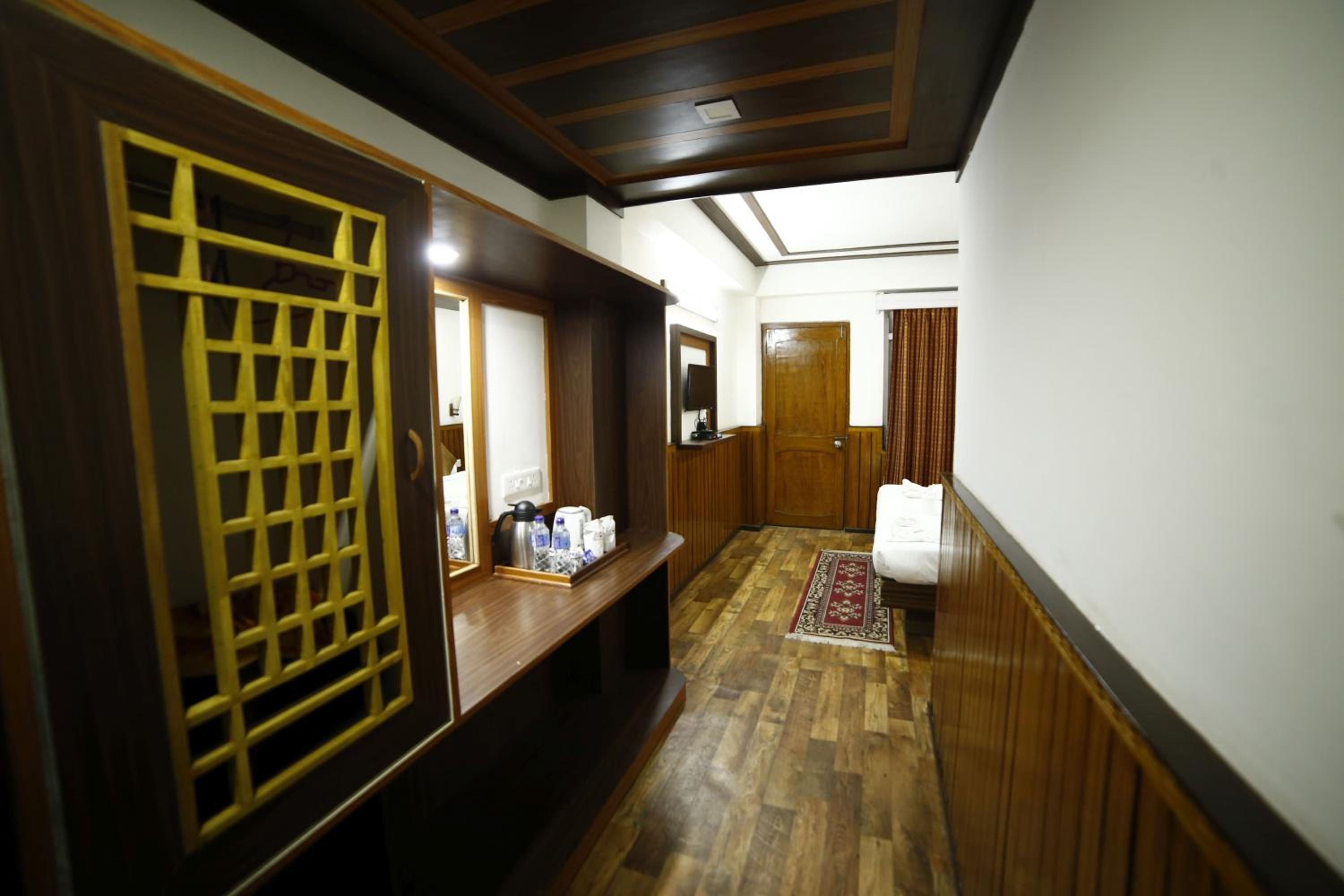 Suite - Photo 15