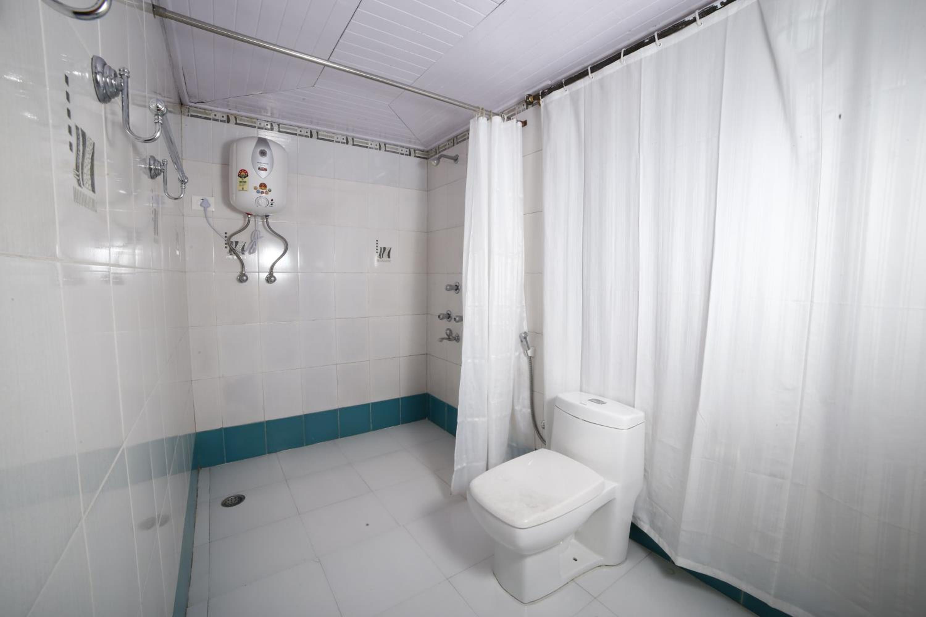 Suite - Photo 13