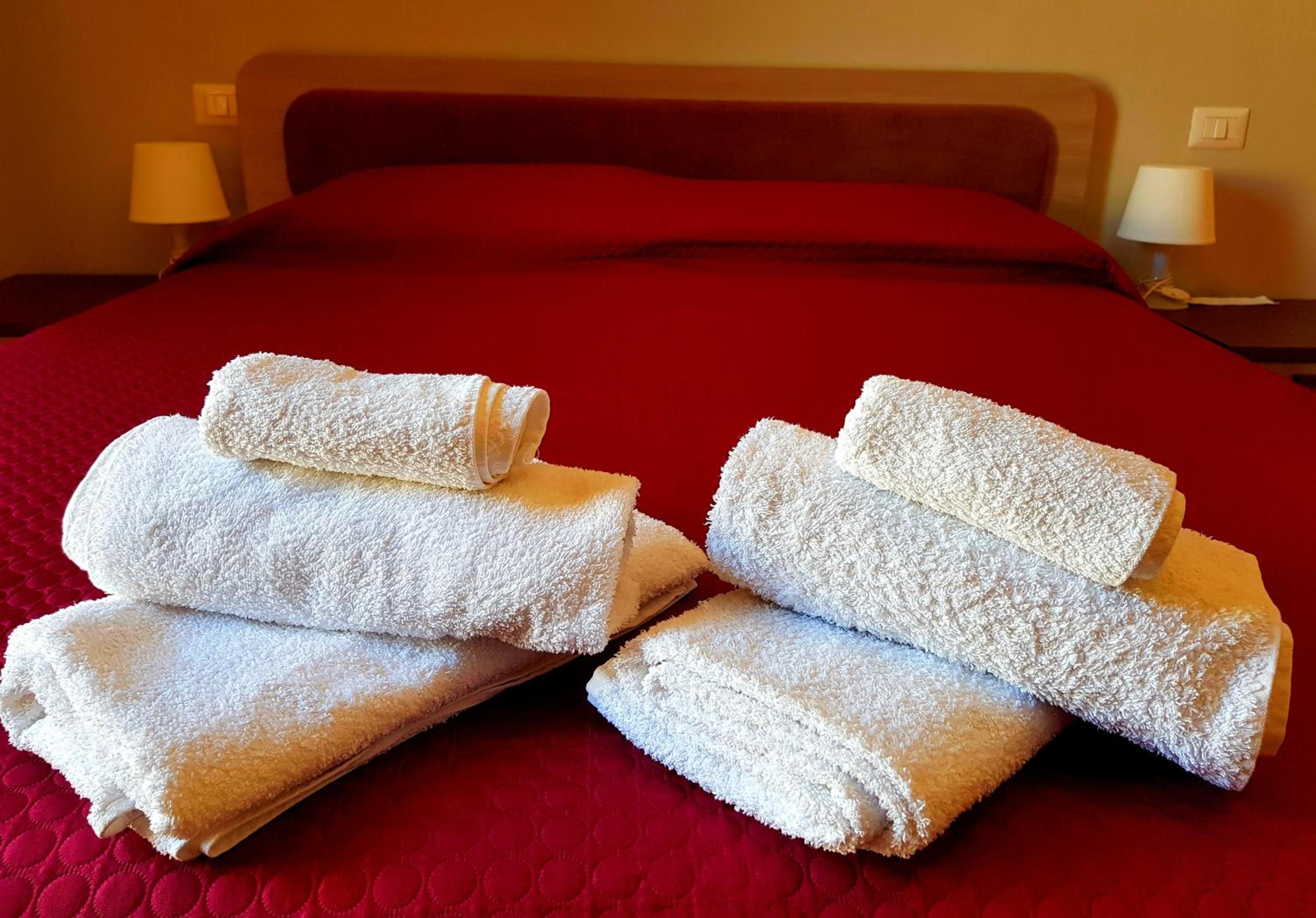Double Room with Private Bathroom - Photo 10