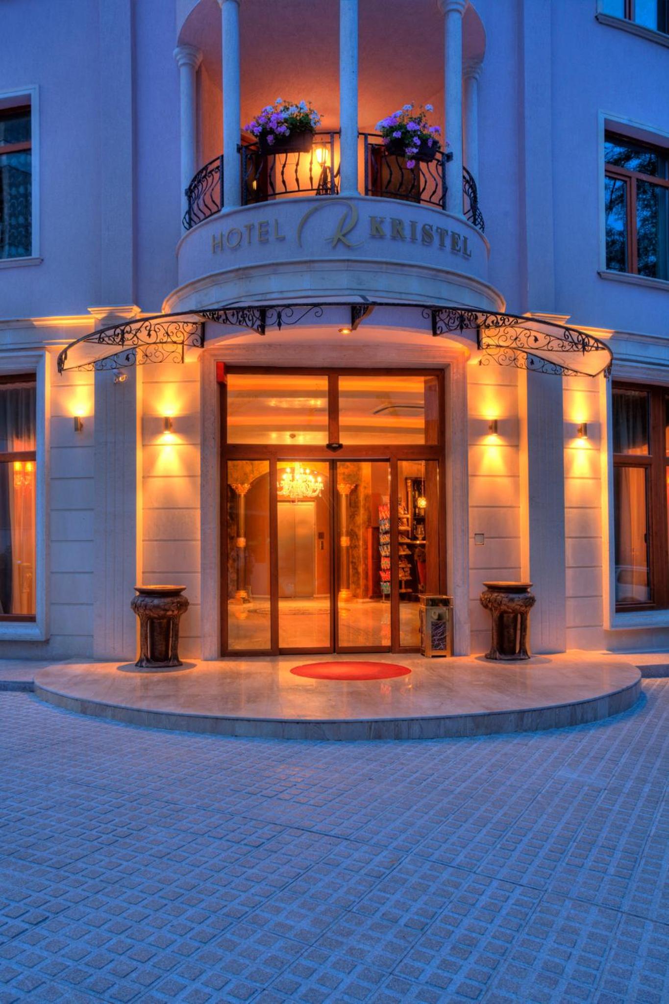 Double or Twin Room with Free Parking - Photo 6