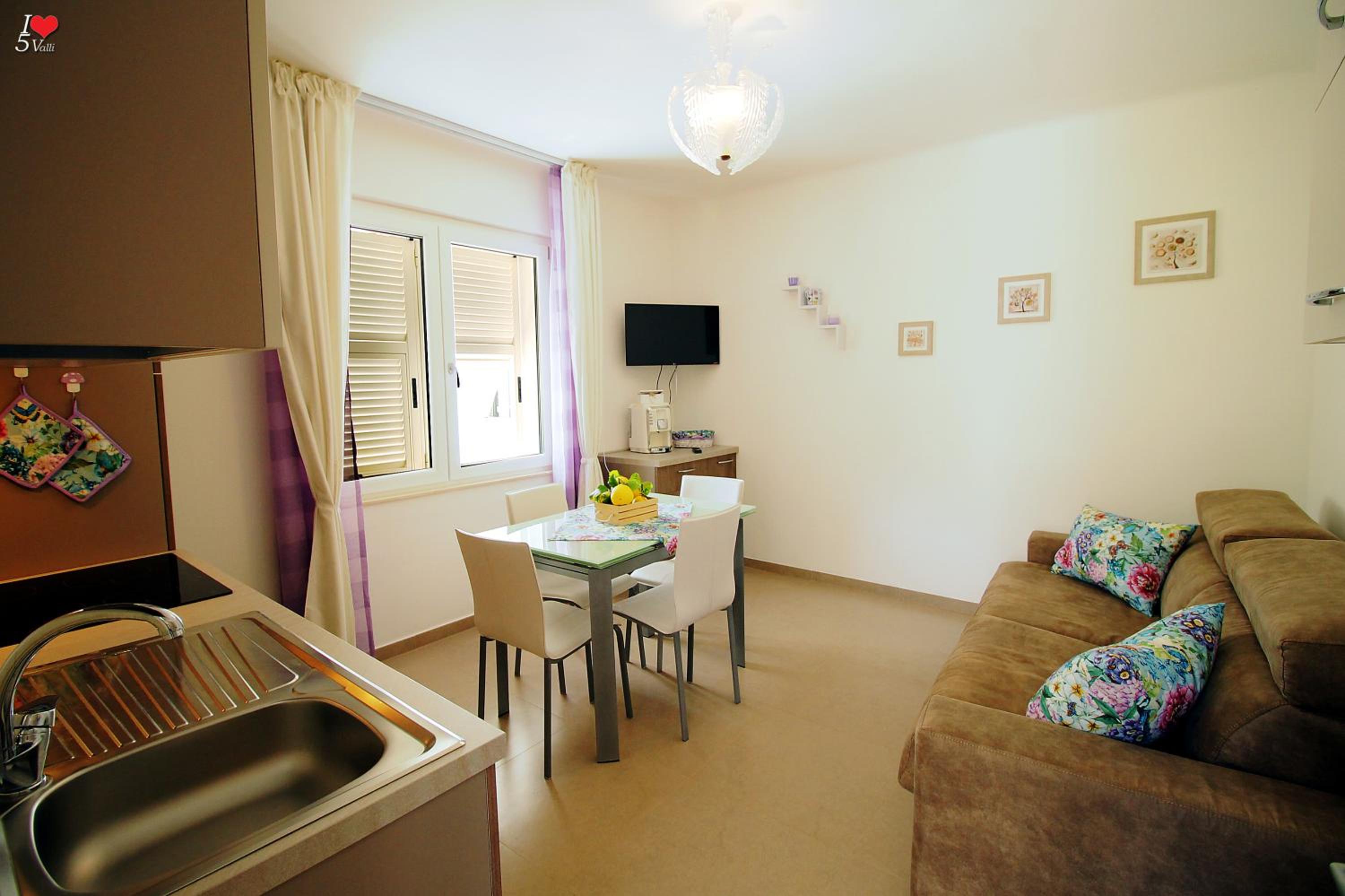 Apartment with Balcony - Photo 15