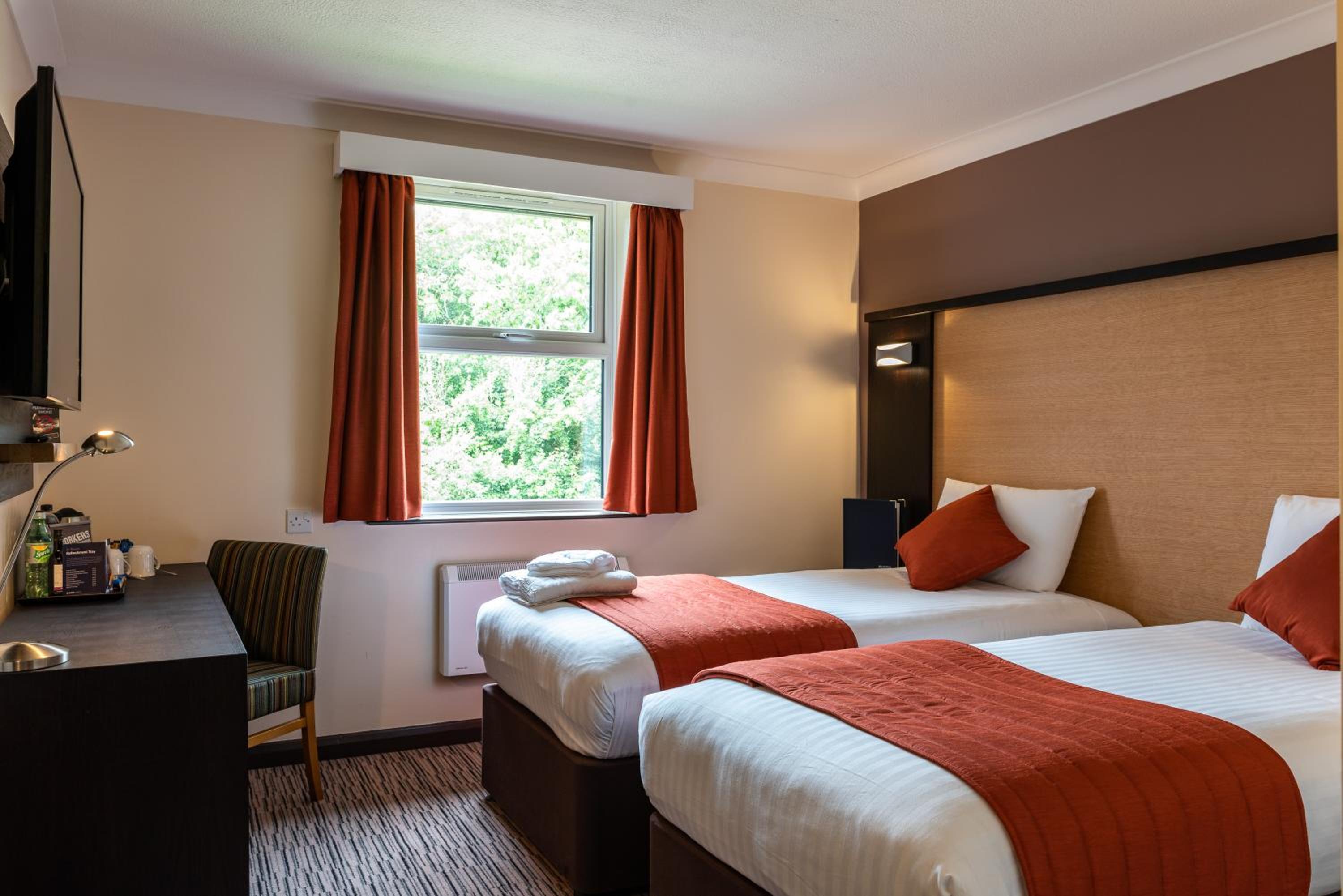 Twin Room - Photo 2