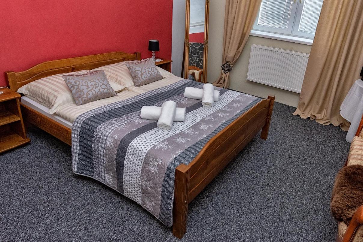 Studio Apartment - Photo 1