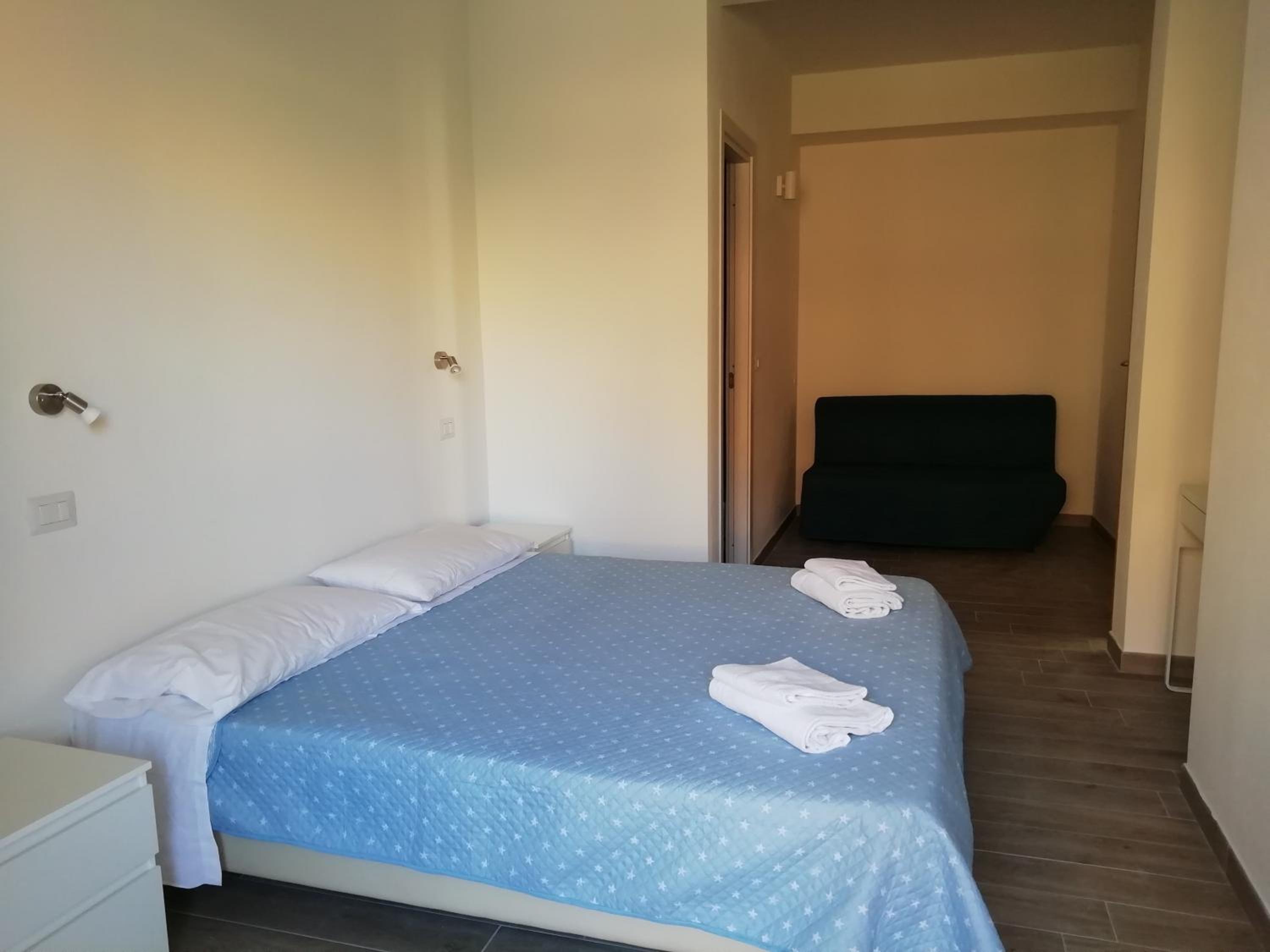 Quadruple Room with Balcony - Photo 11
