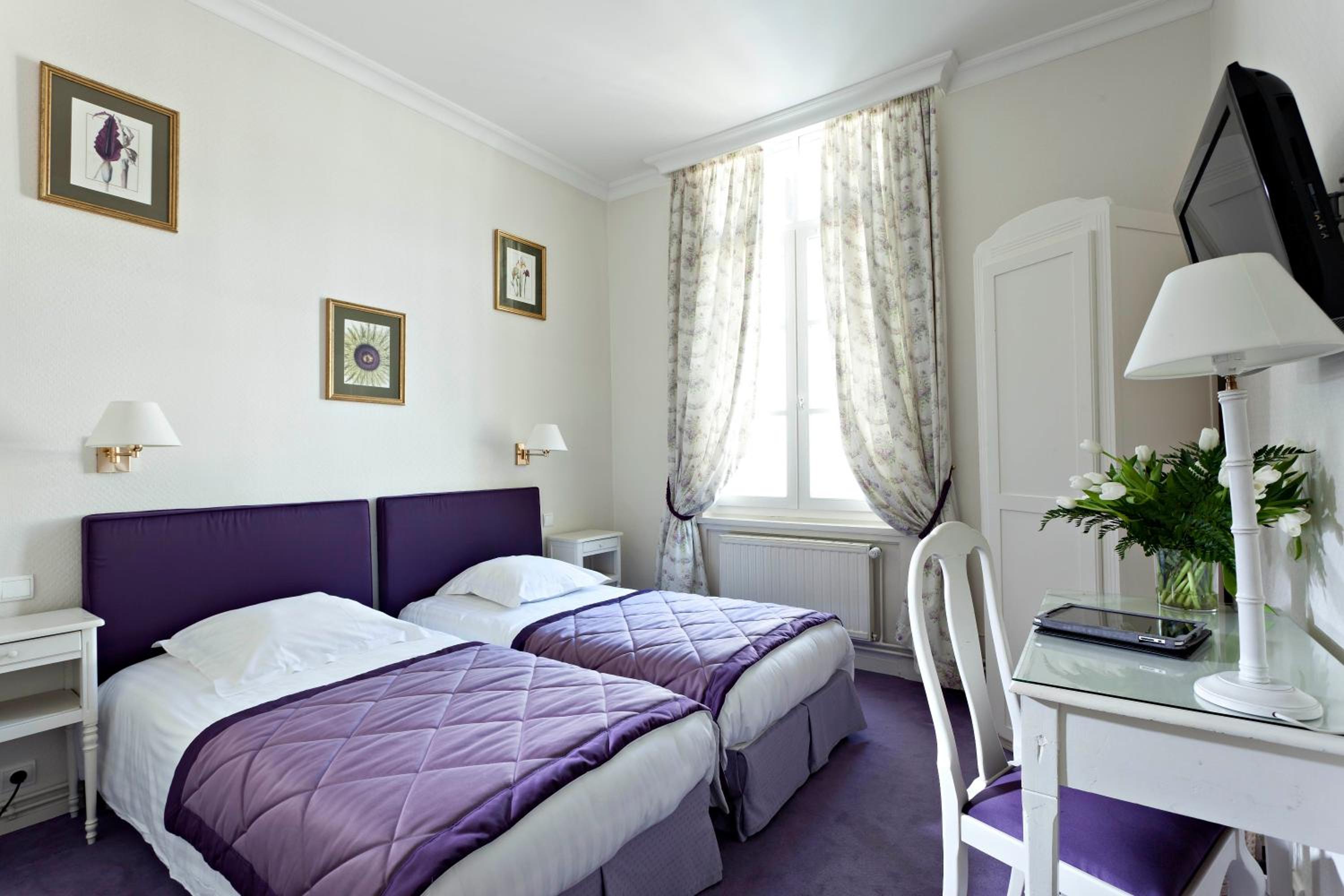 Twin Room - Photo 1