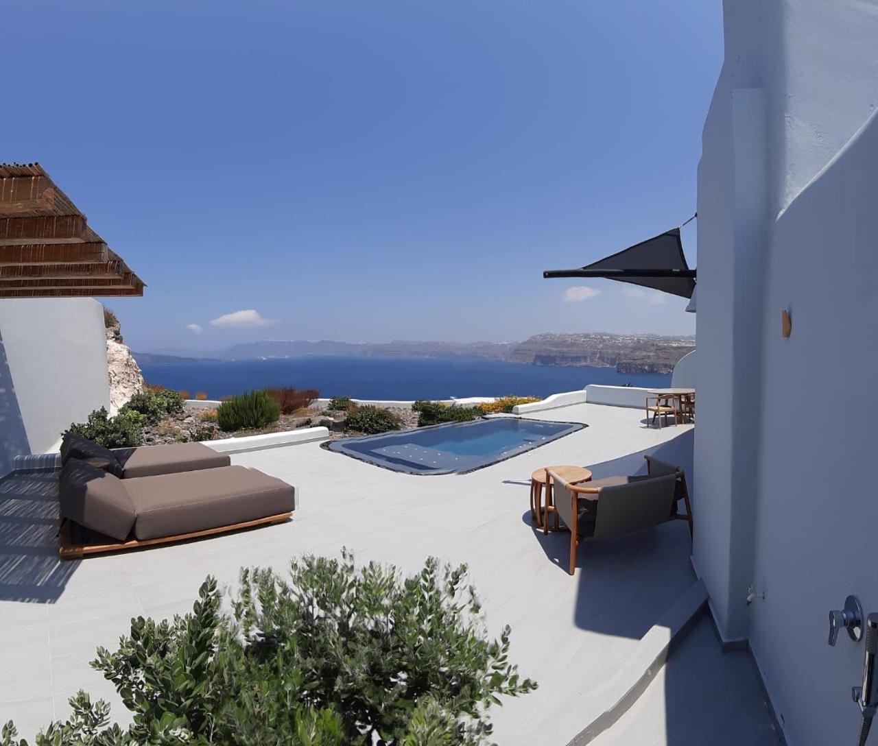 Grand Suite with Private Heated Pool Caldera View photo 2