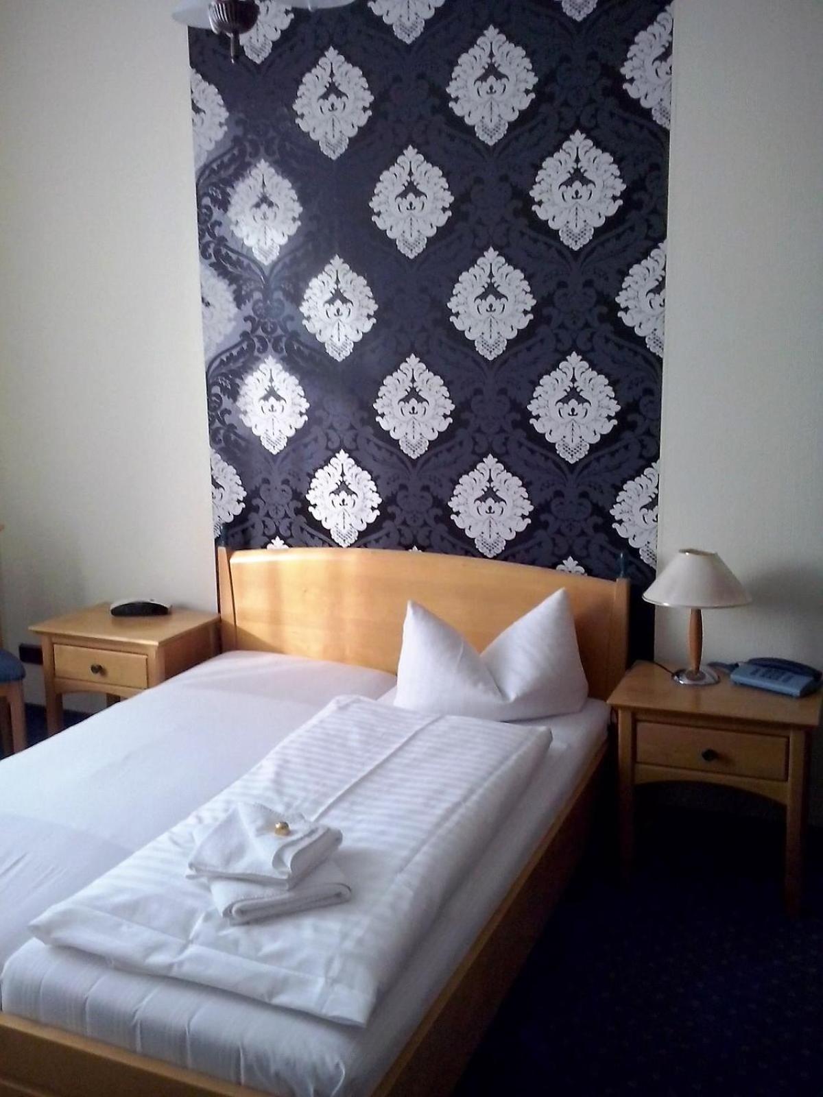 Single Room with Bathroom photo 1