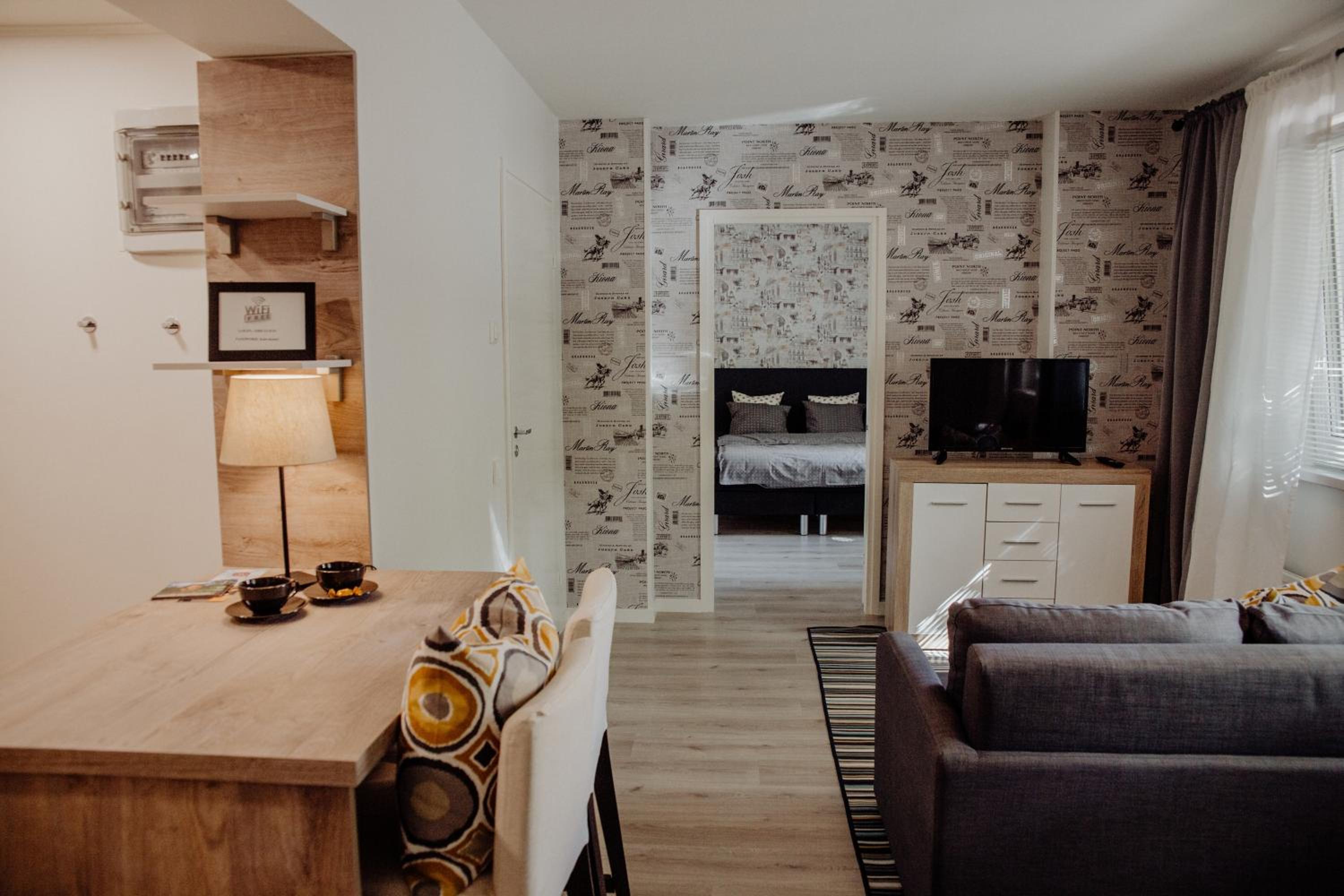 One-Bedroom Apartment photo 1