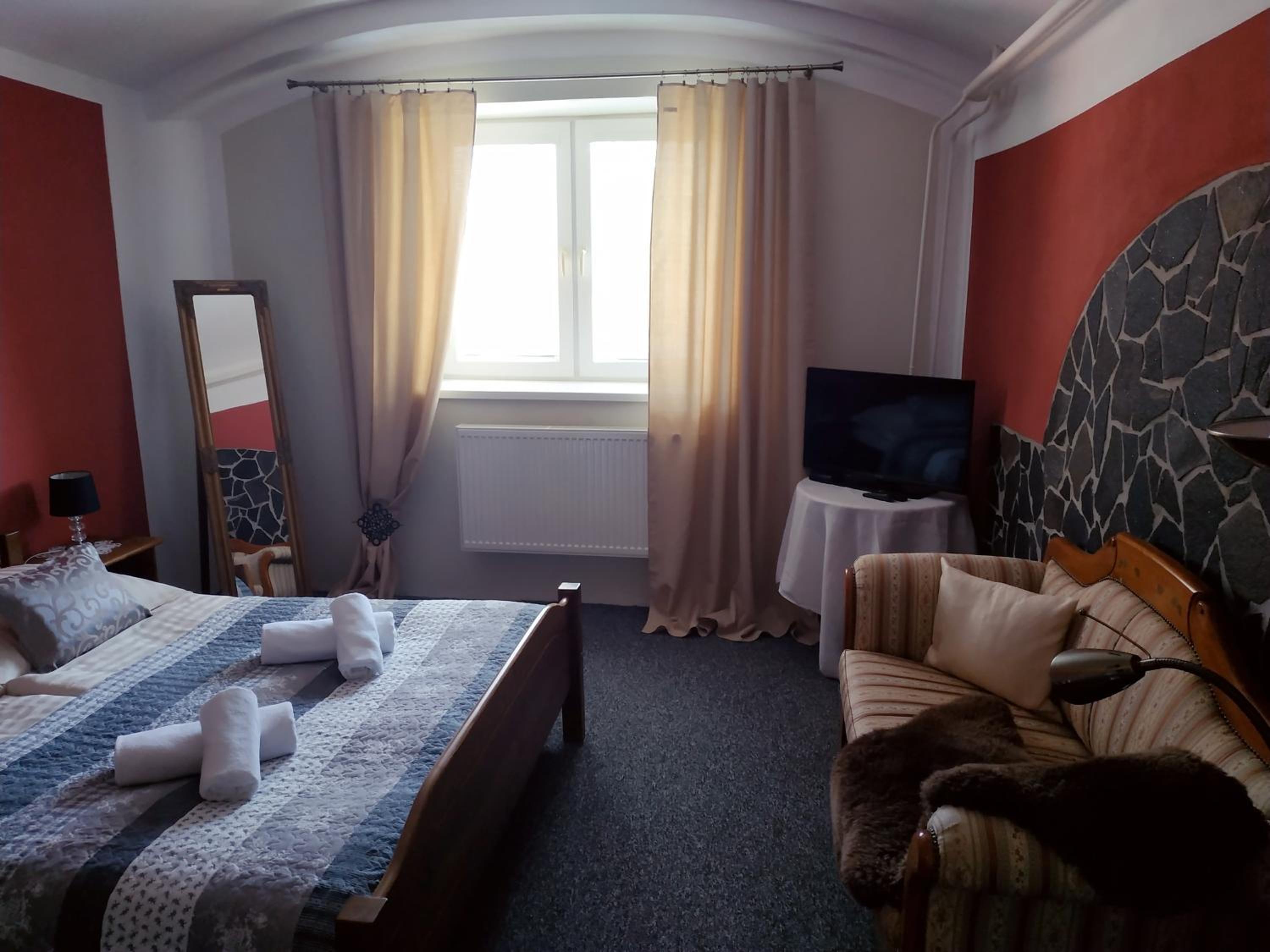 Studio Apartment - Photo 3