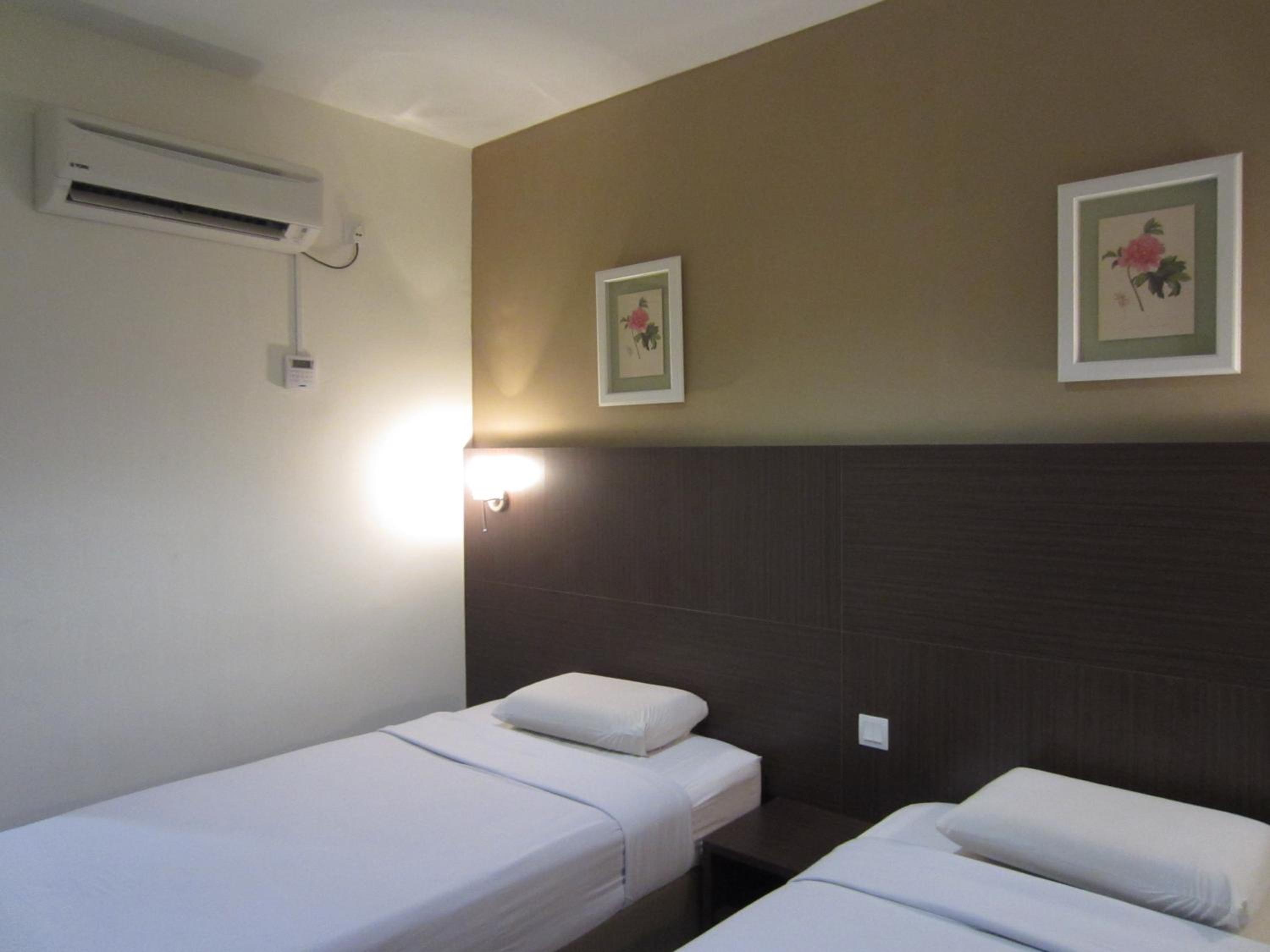 Twin Room - Photo 2