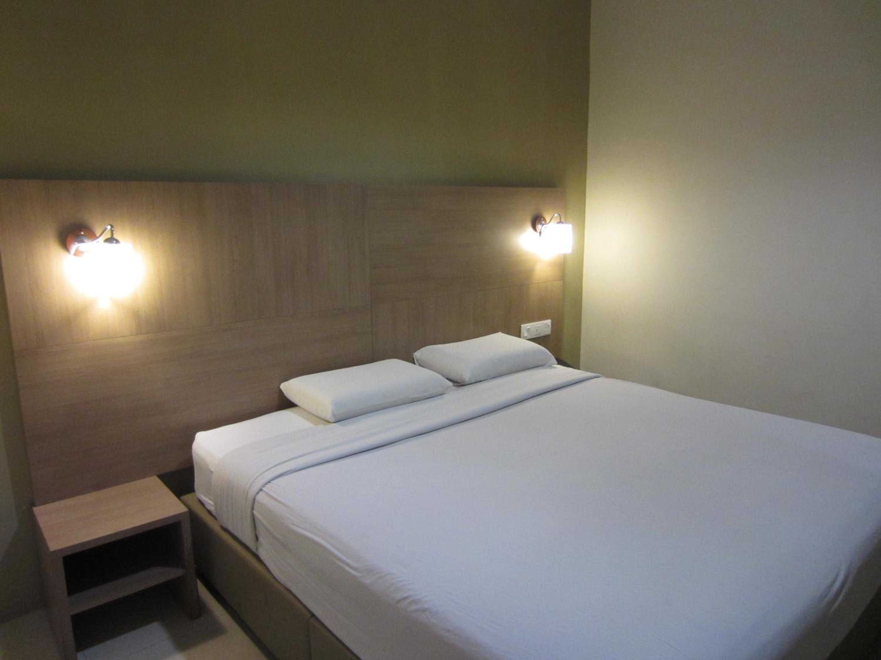 Deluxe King Room without Window photo 1