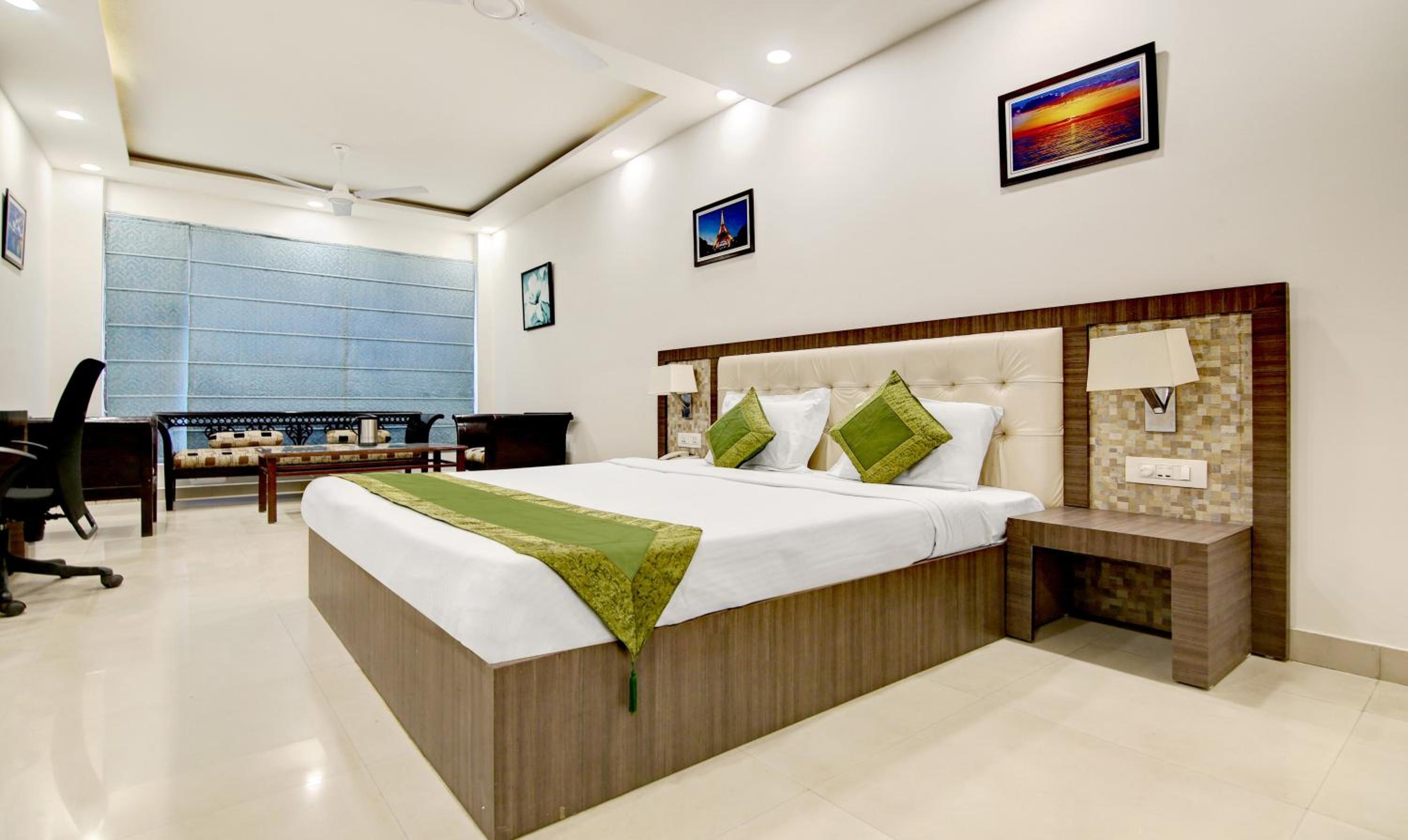 [Sanitized] Deluxe Double Room photo 1