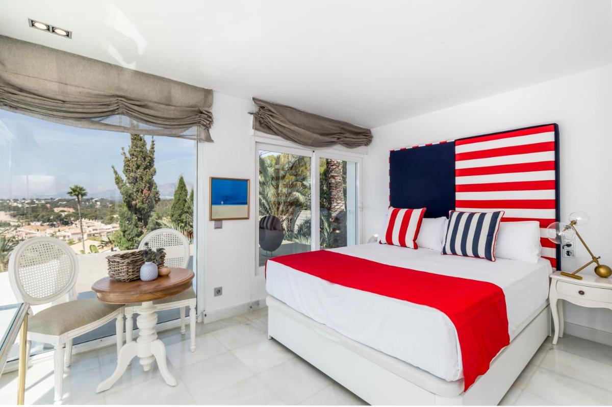 Deluxe Apartment with Terrace and Sea View