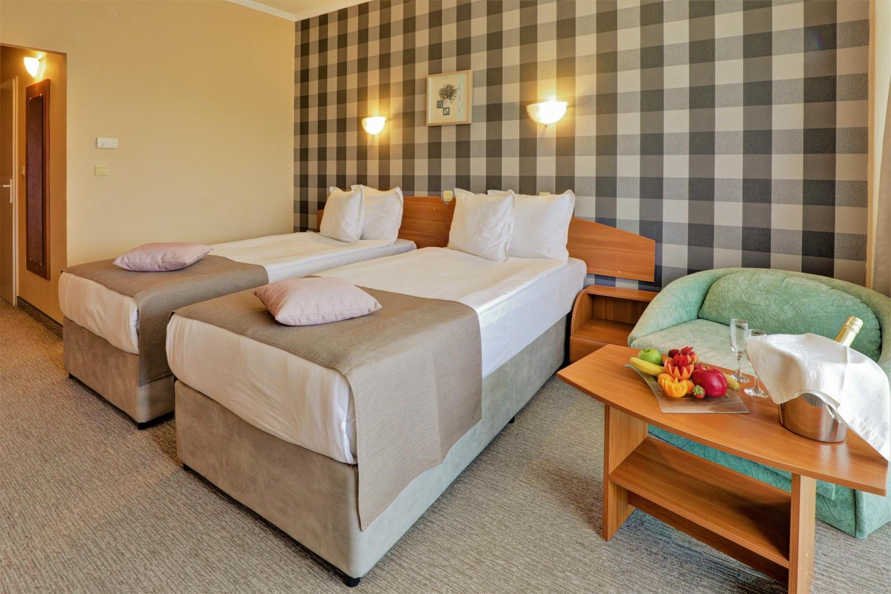 Twin Room with Balcony (2 Adults) photo 2