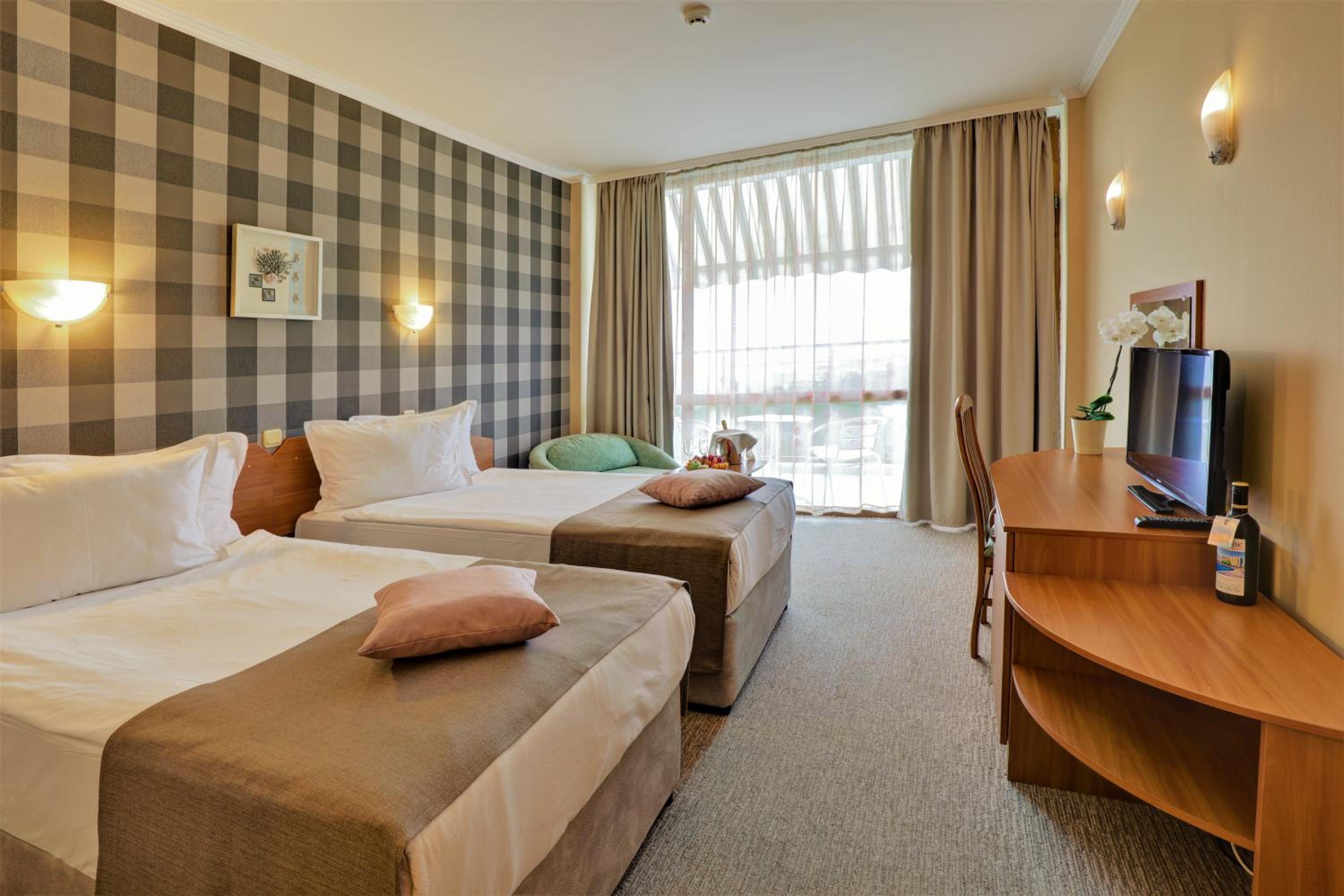 Twin Room with Balcony (2 Adults) photo 1
