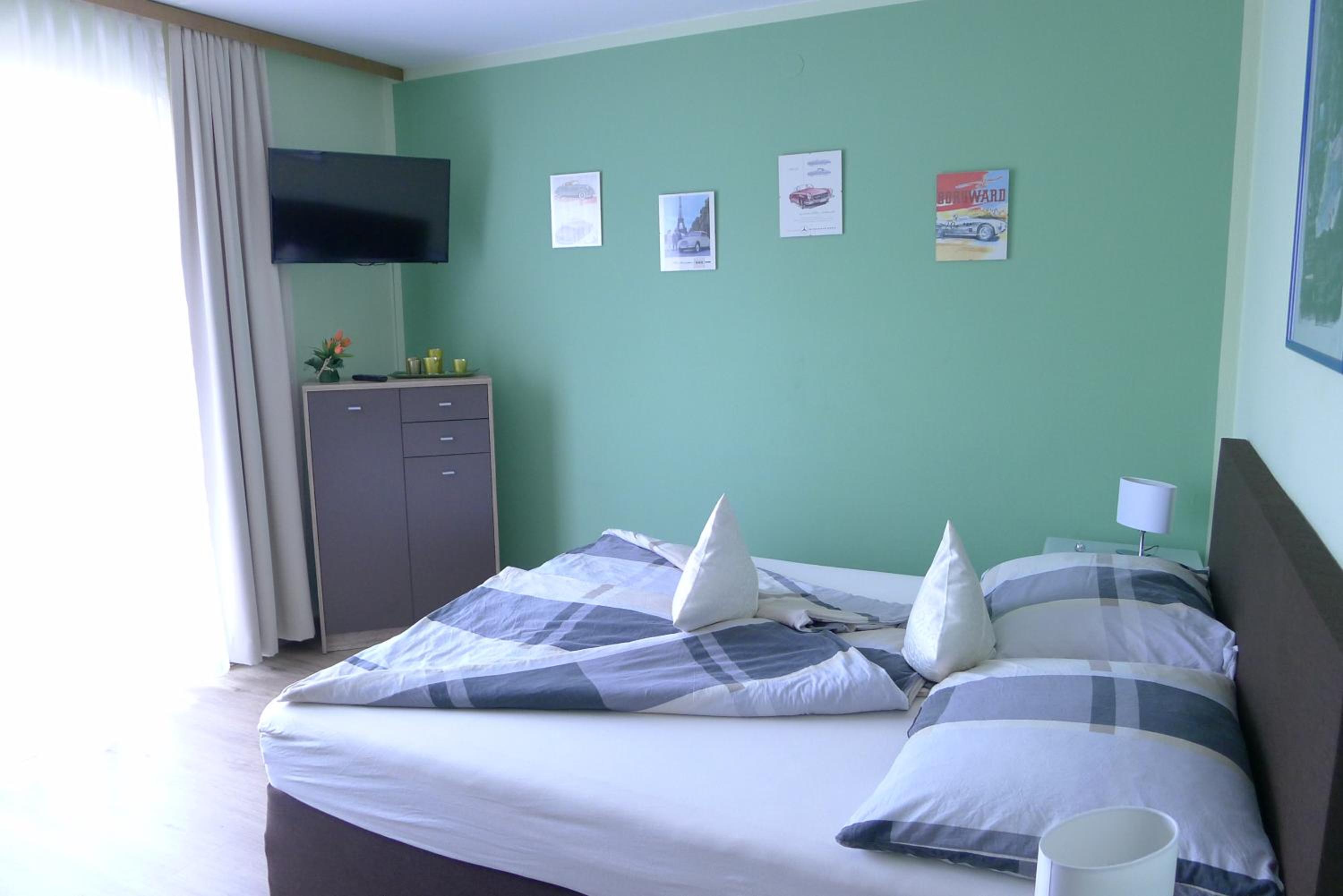 Premier Studio with Balcony and Mountain View photo 1