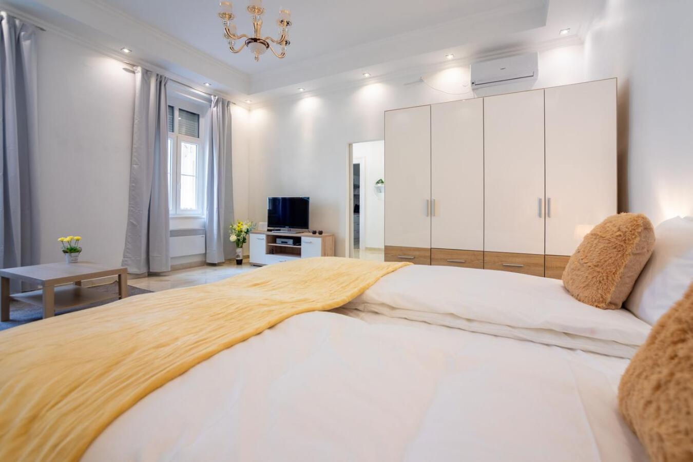 Studio Apartment - Photo 5