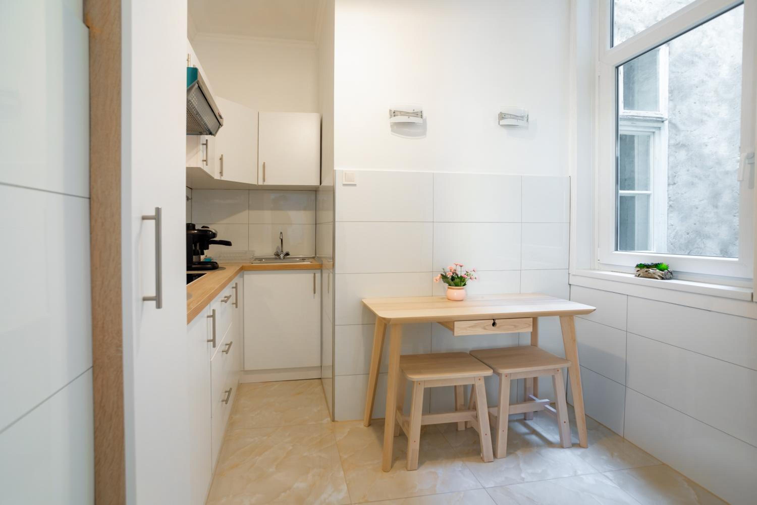 Studio Apartment - Photo 6