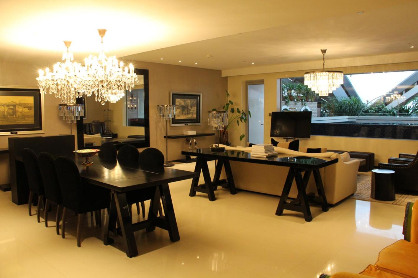 Champs-Elysee Two-Bedroom Lagoon Suite photo 3