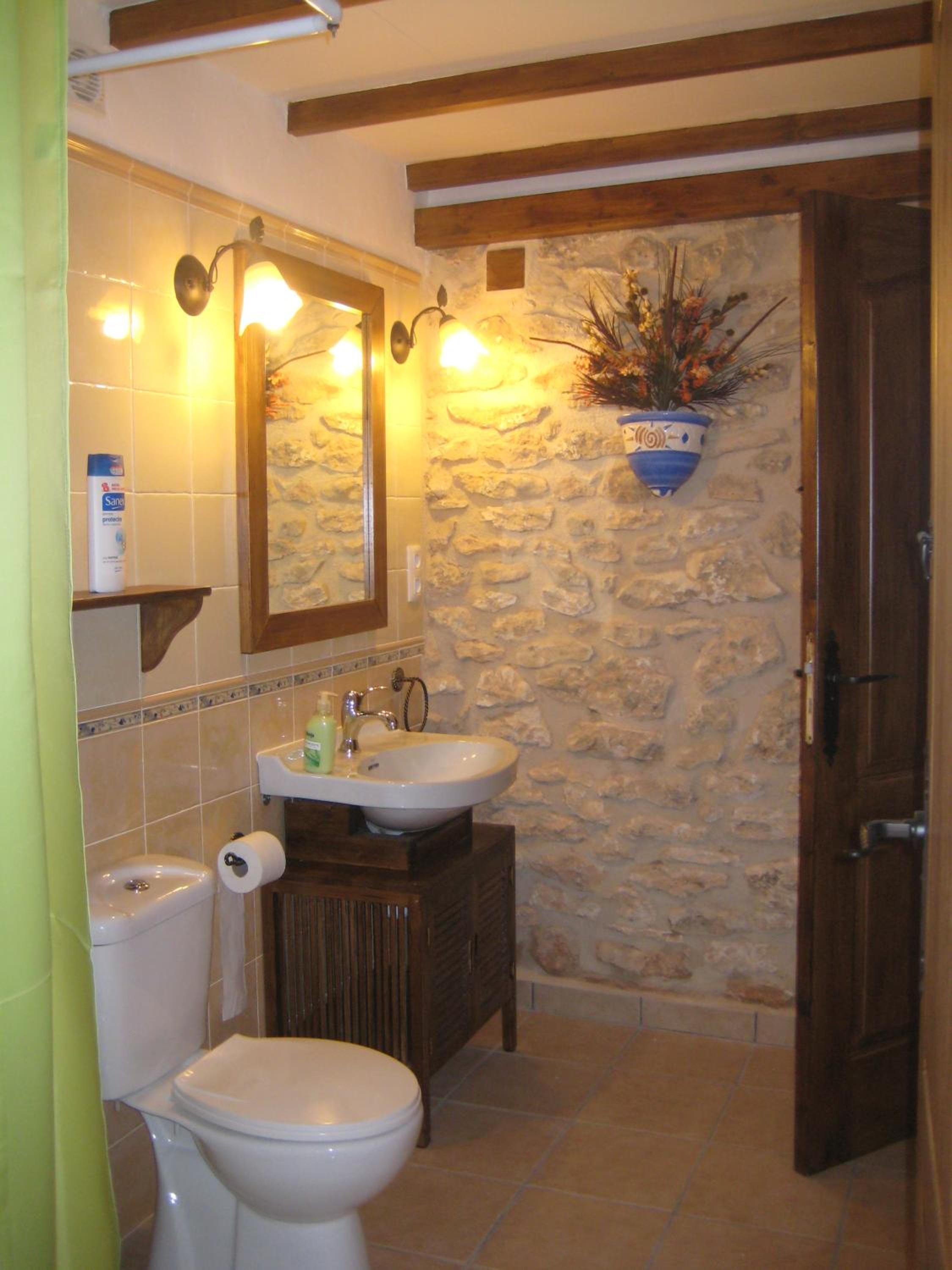 Five-Bedroom House photo 3