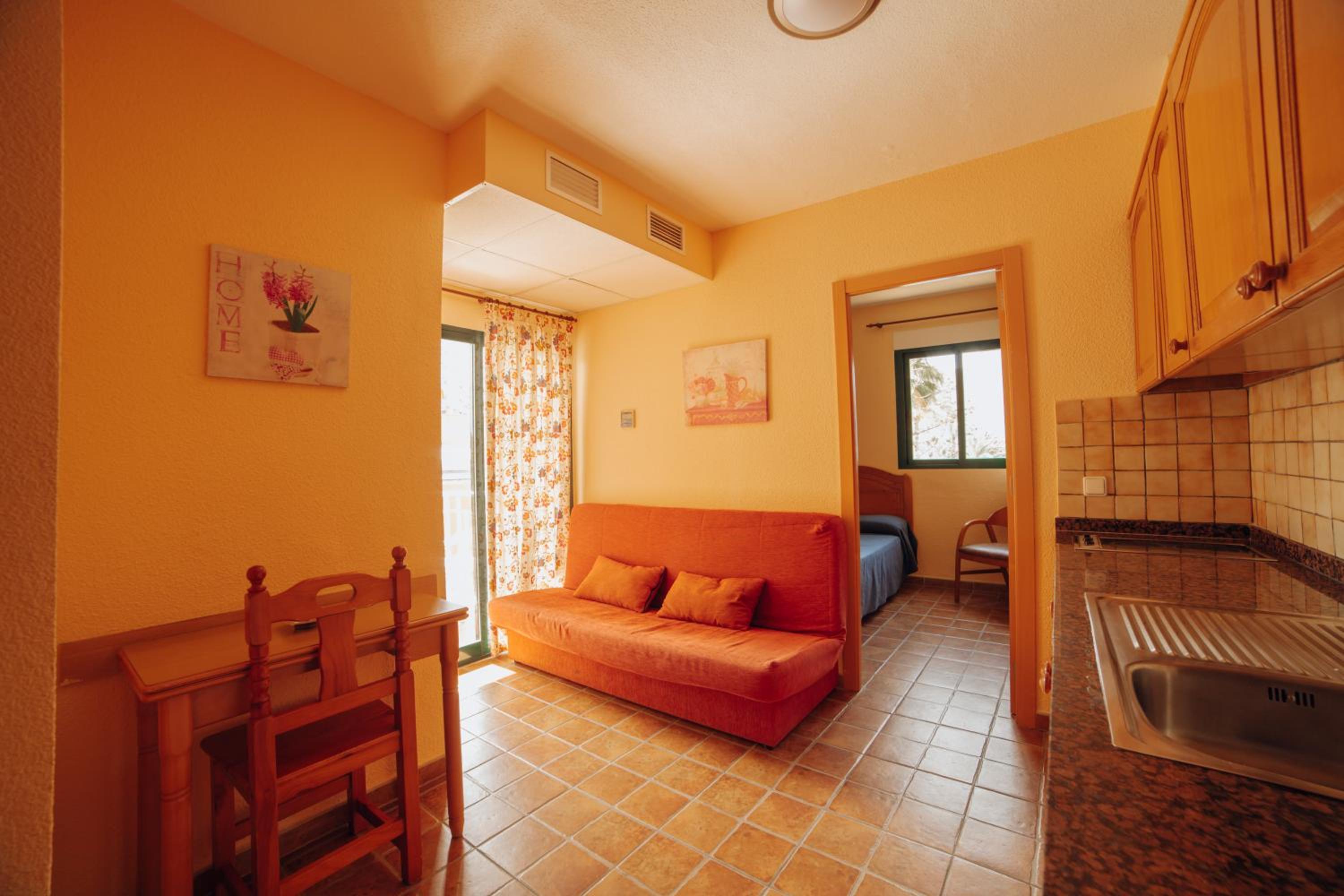 Apartamento de una habitación con balcón