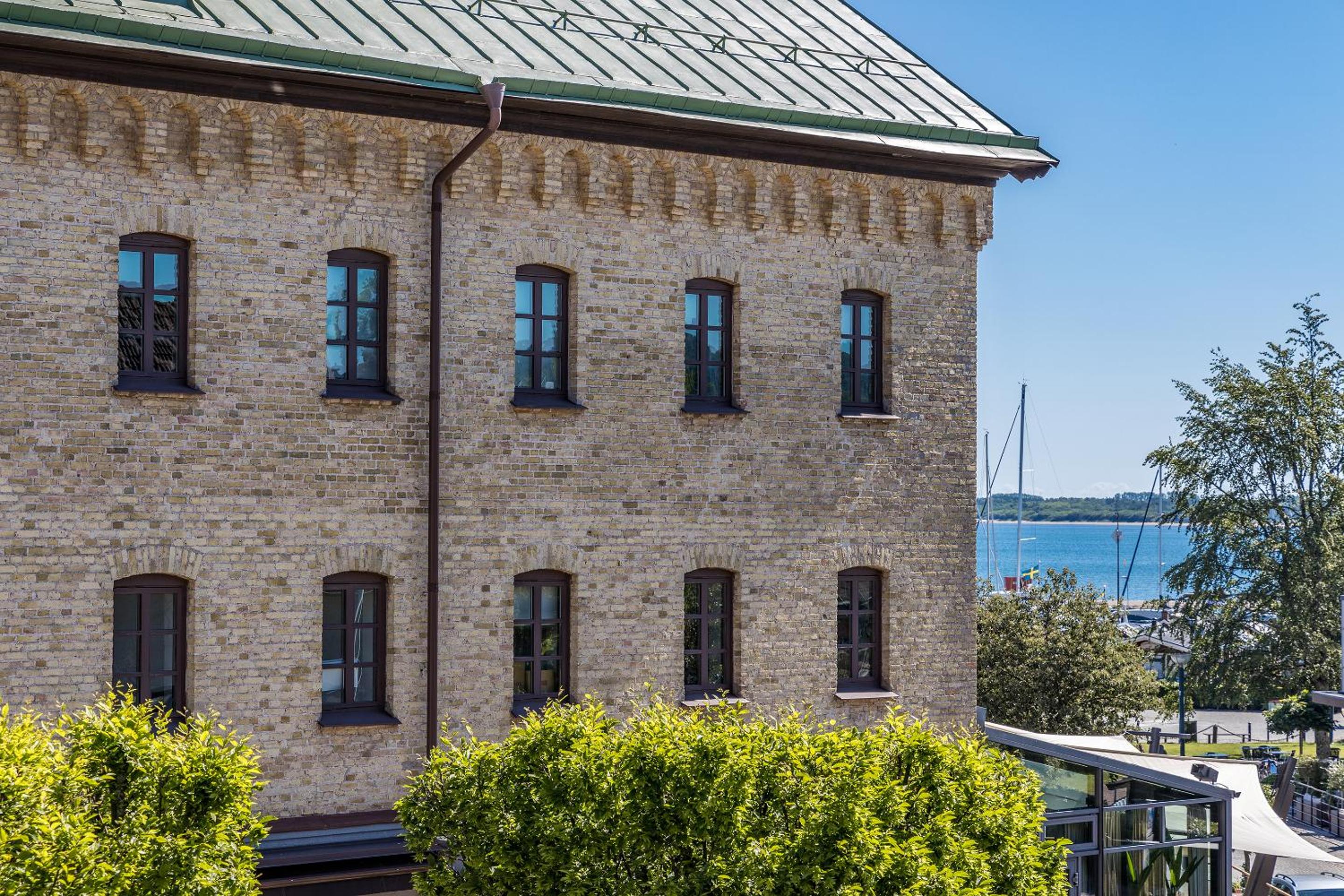 Twin Room with View - Main Building photo 3