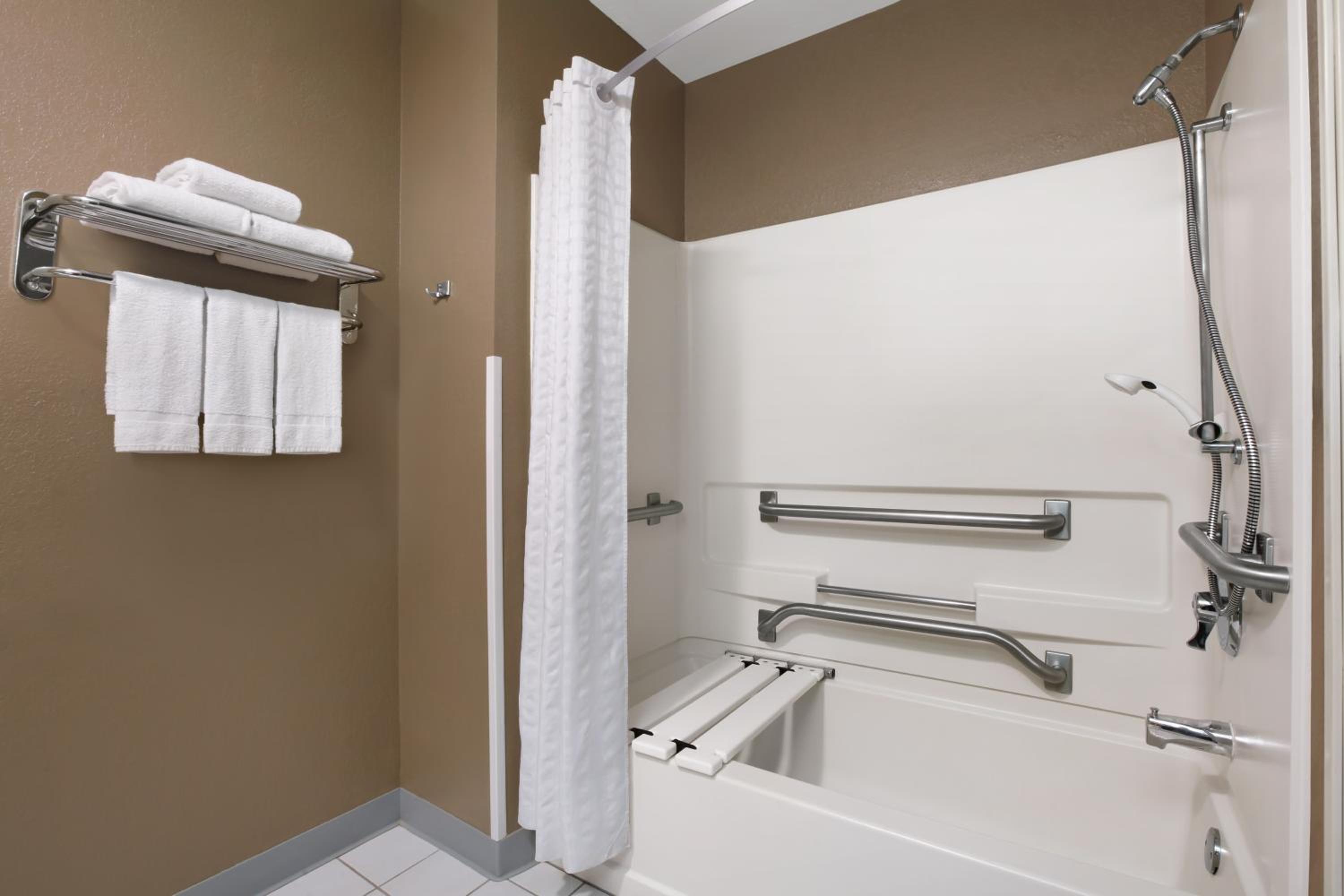 Queen Room - Mobility Access/Non-Smoking - Photo 3