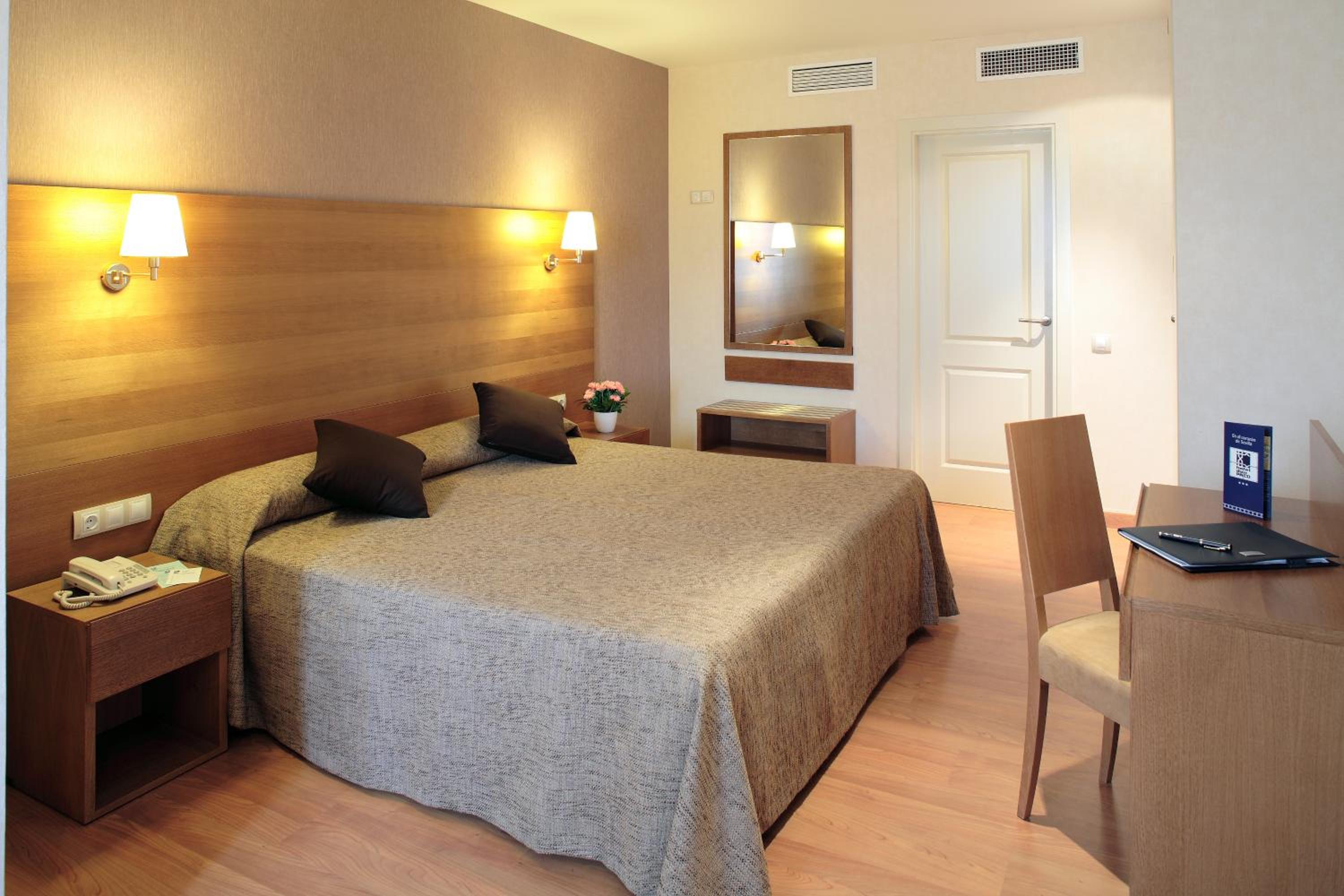 Double or Twin Room - Photo 3
