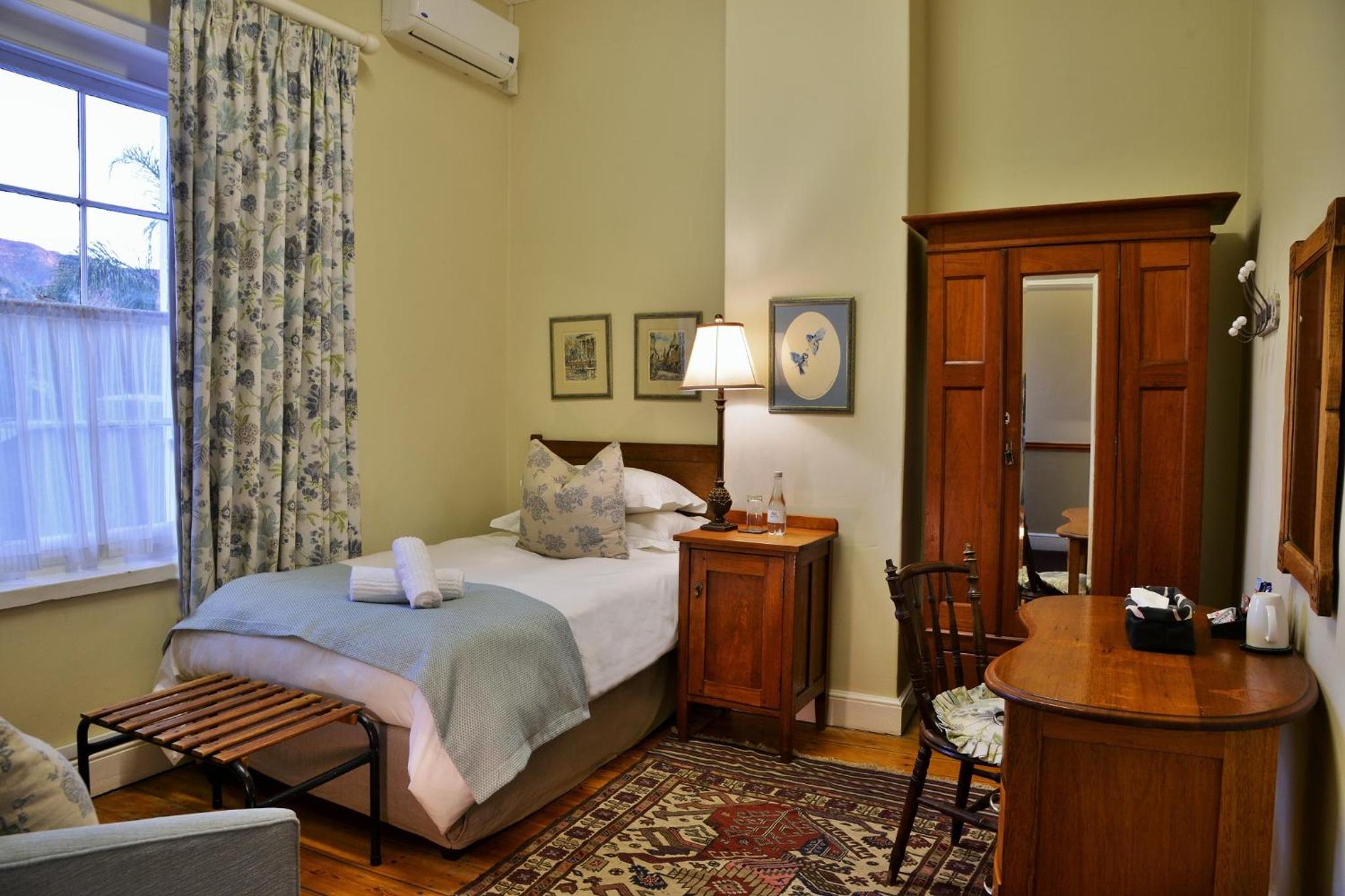 Single Room with Bathroom photo 1