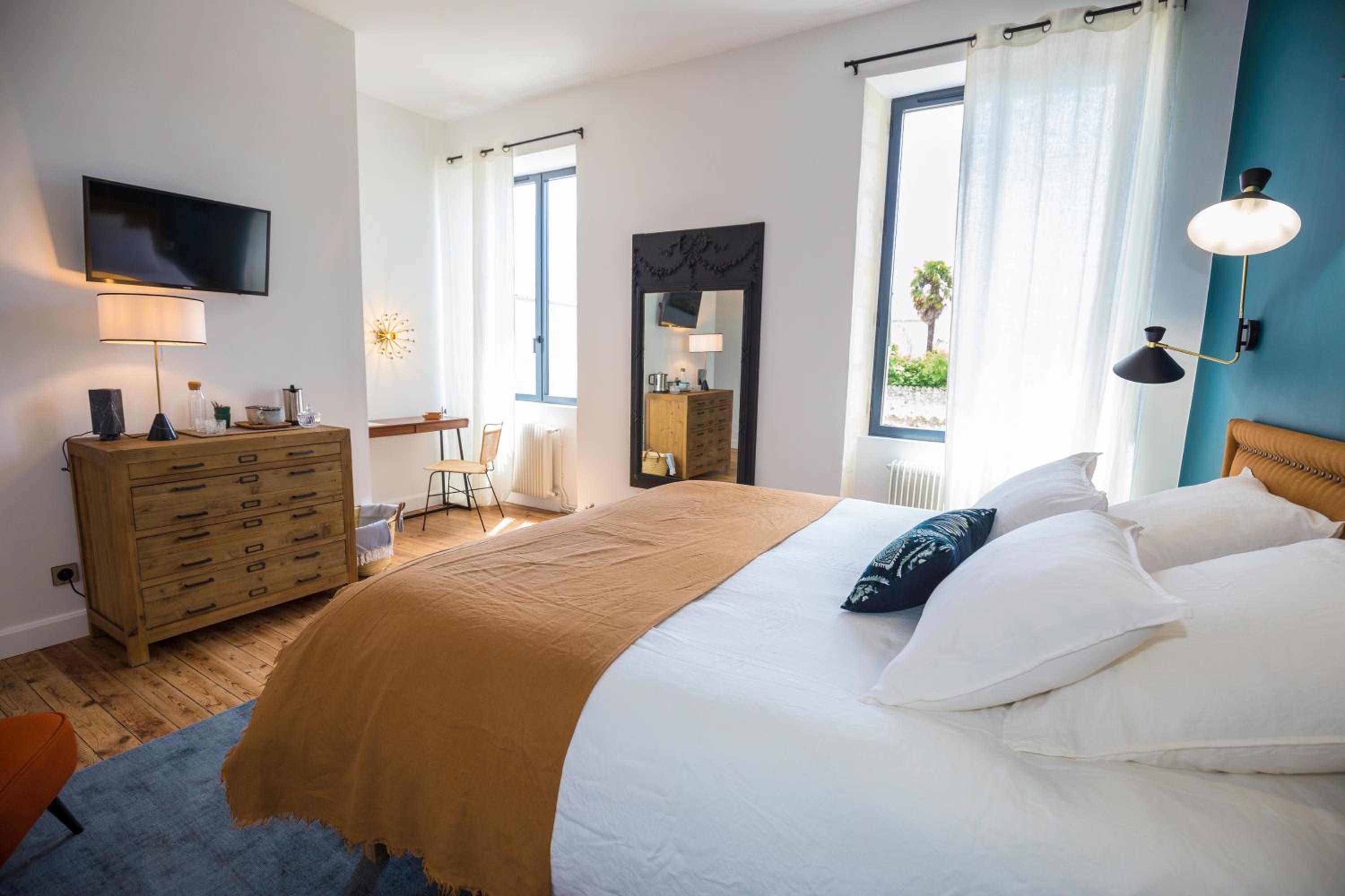 Deluxe Double Room with Bath photo 2