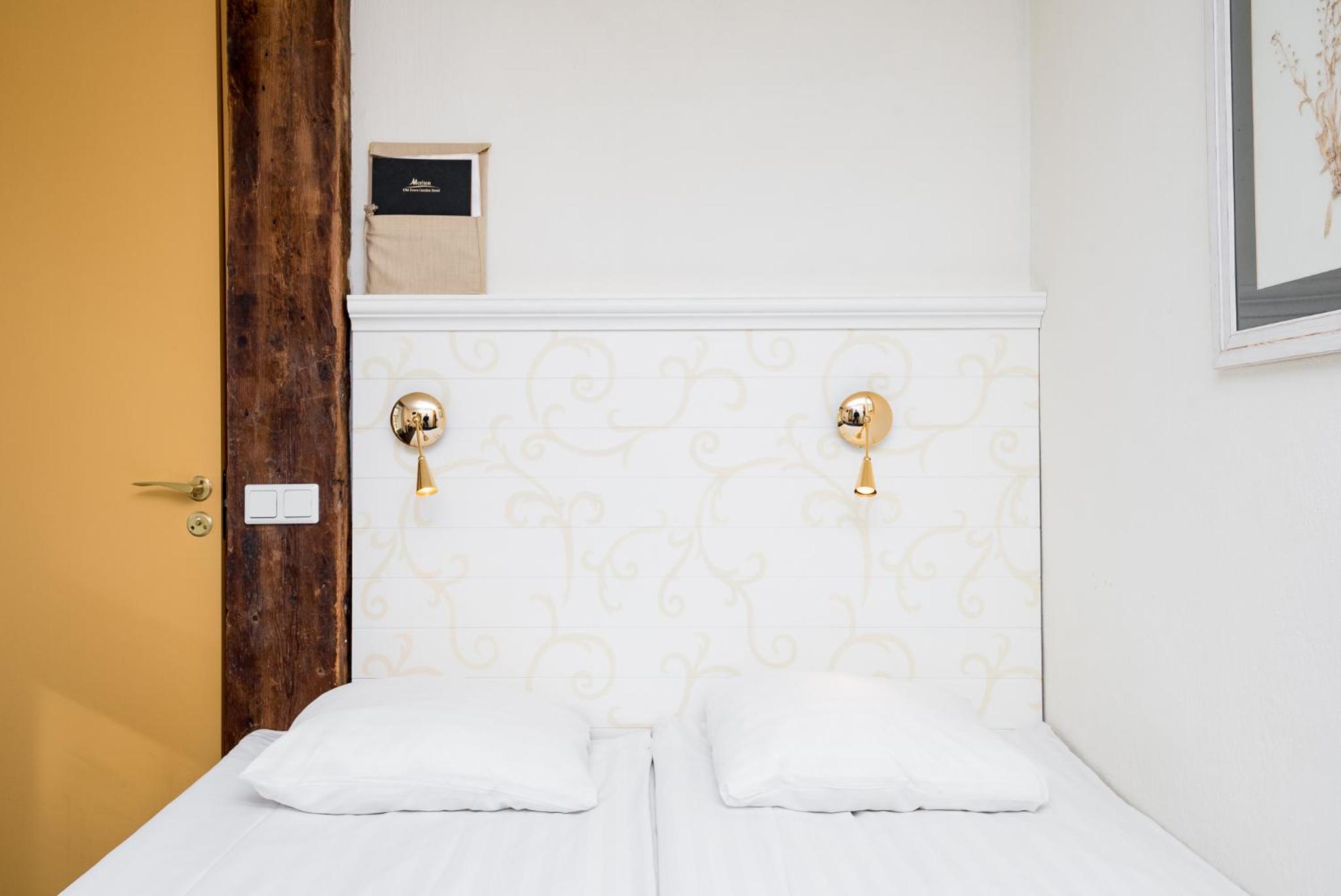 Standard Double or Twin Room with Free Parking - Photo 9