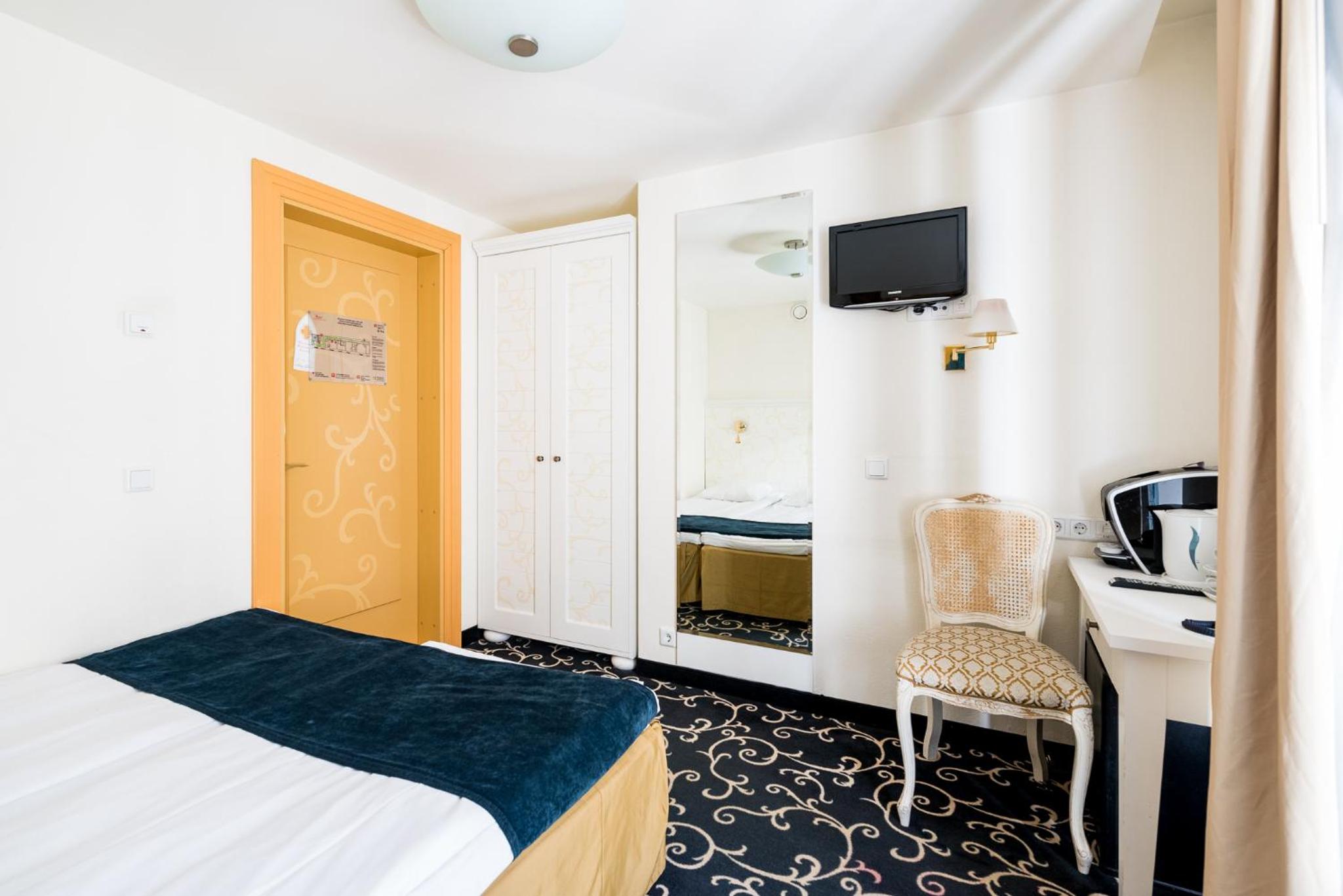 Standard Double or Twin Room with Free Parking - Photo 21