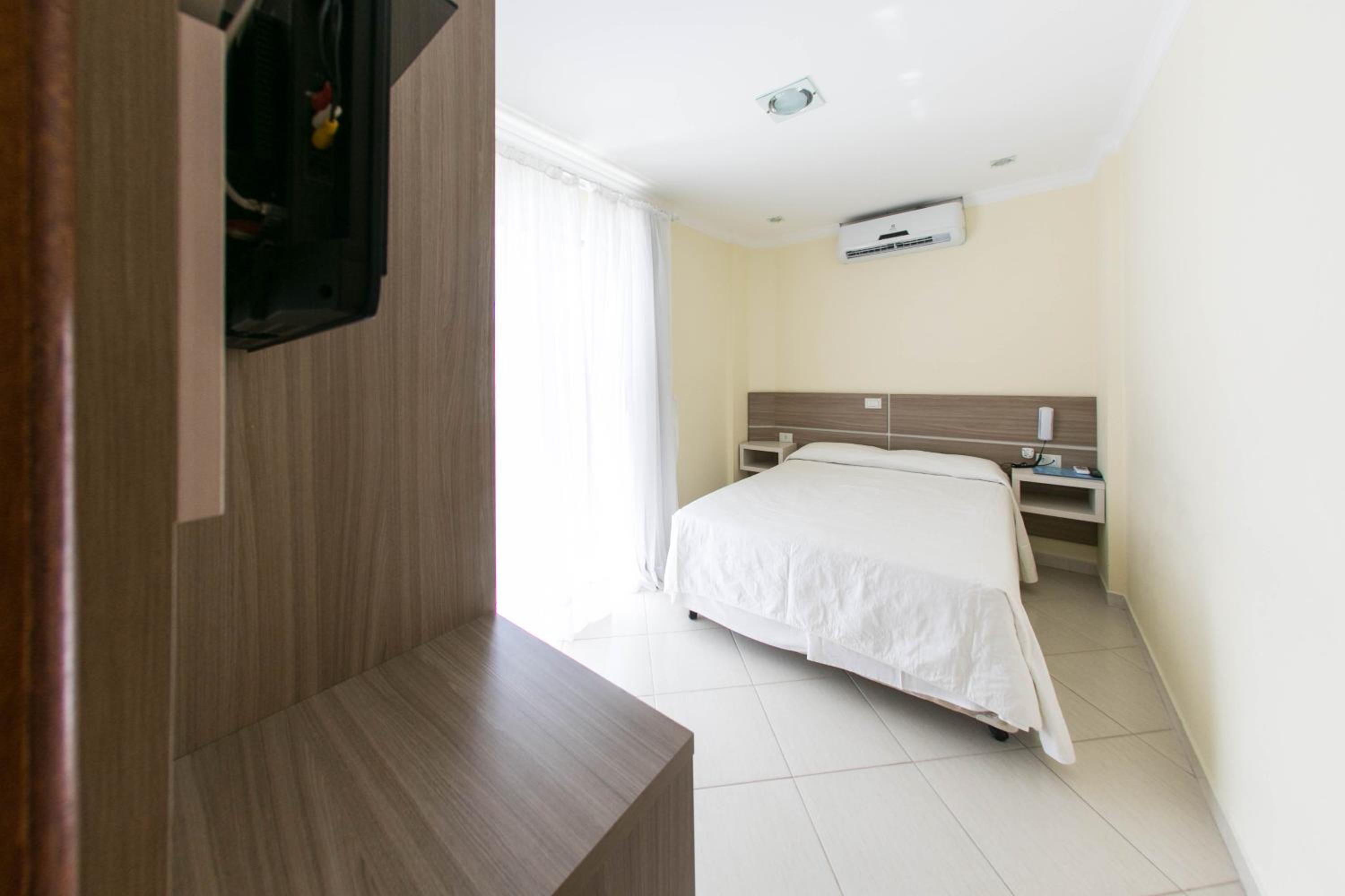 Suite with Balcony - Photo 8