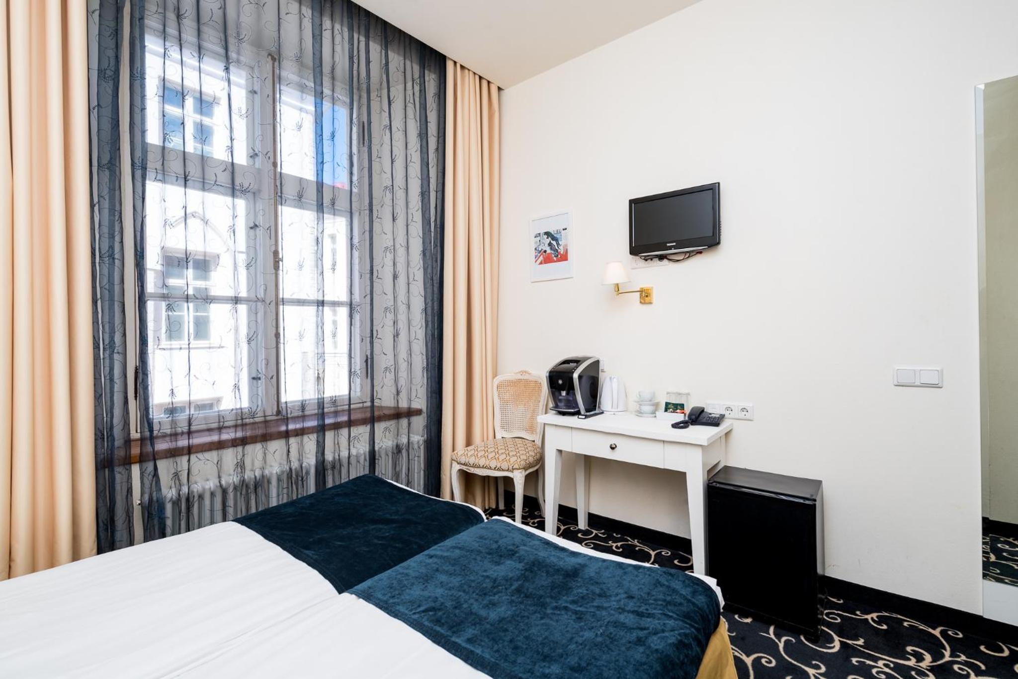 Standard Double or Twin Room with Free Parking - Photo 6