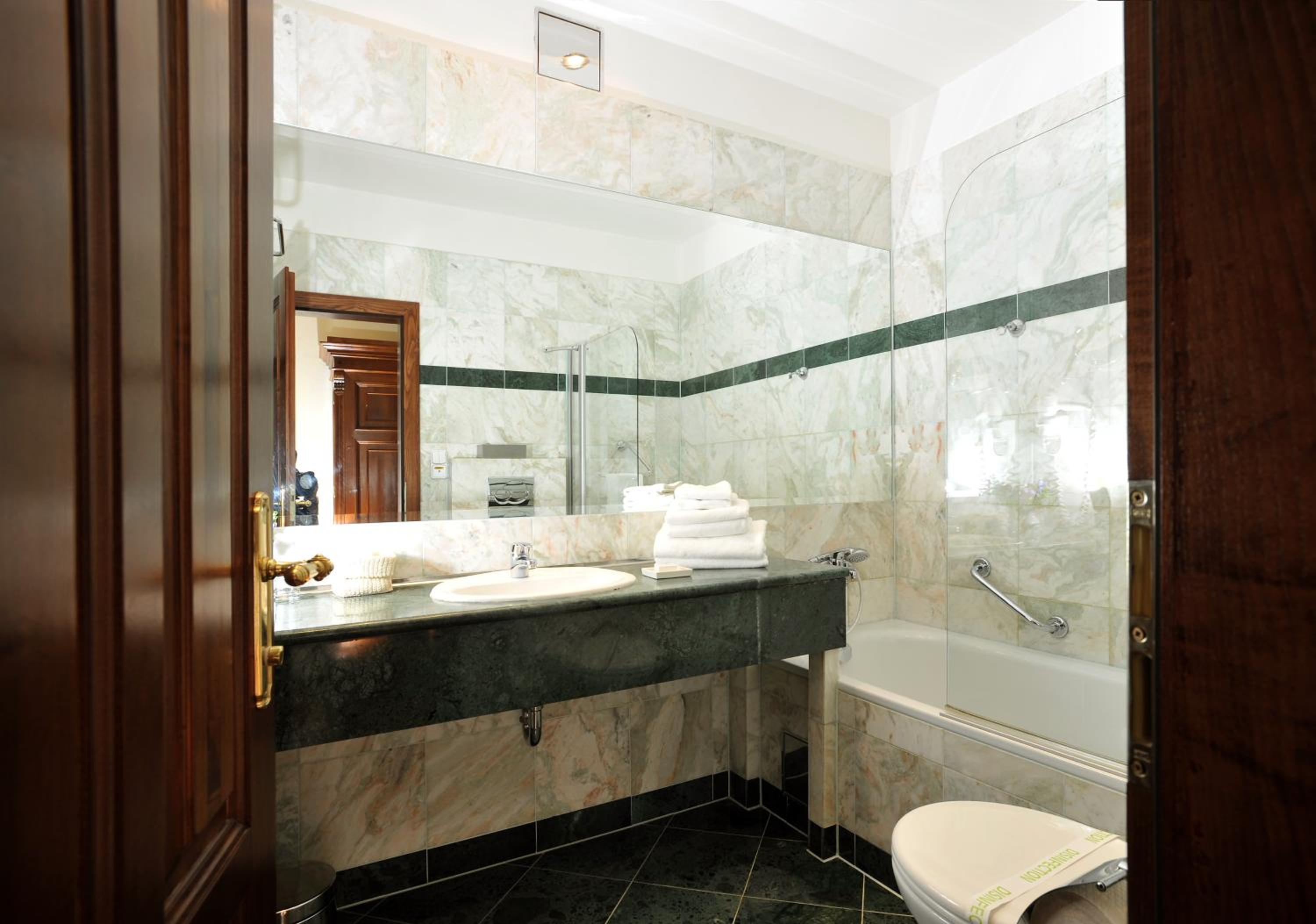 Presidential Suite thumbnail 5