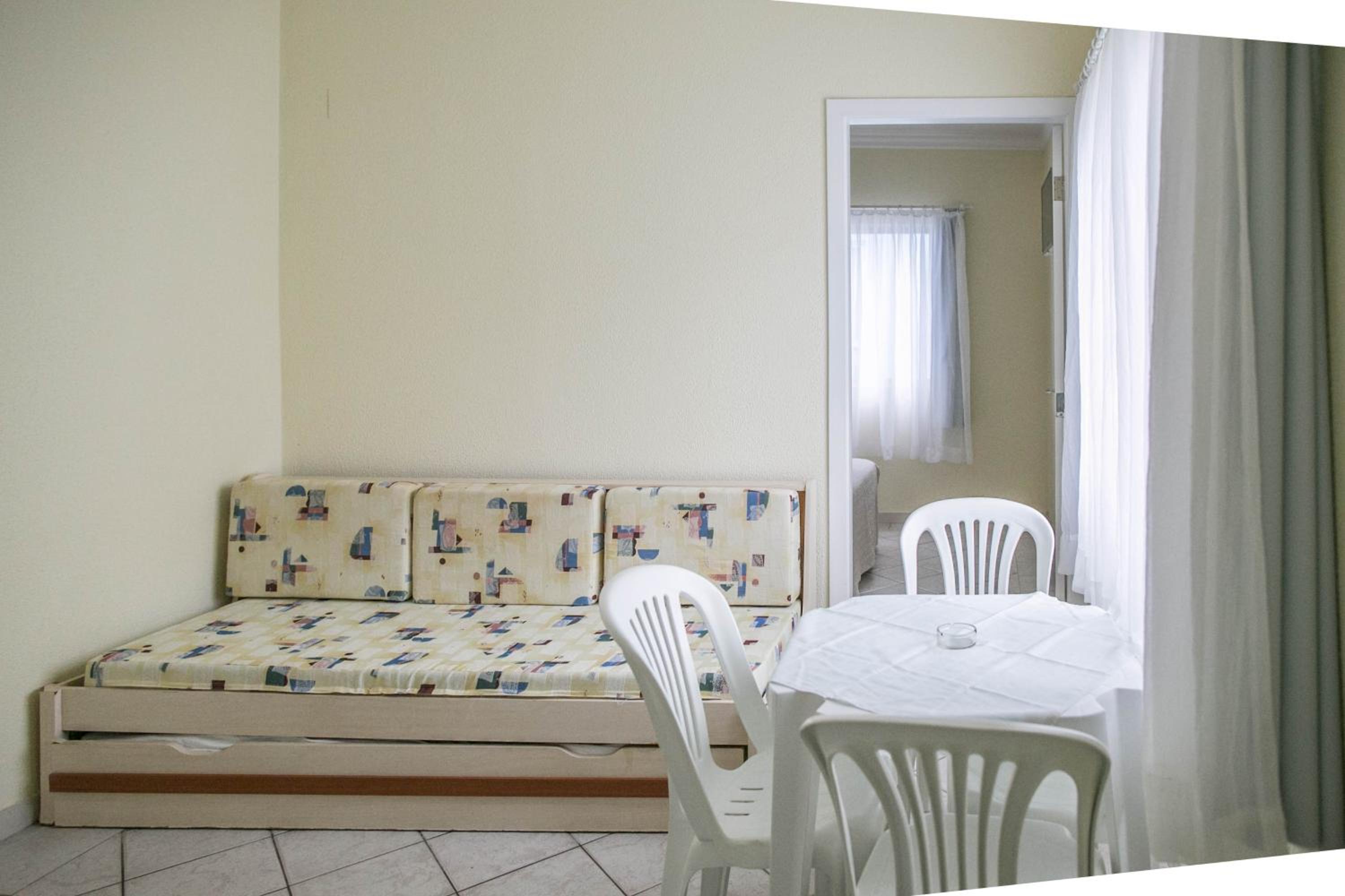 One-Bedroom Apartment - Photo 6