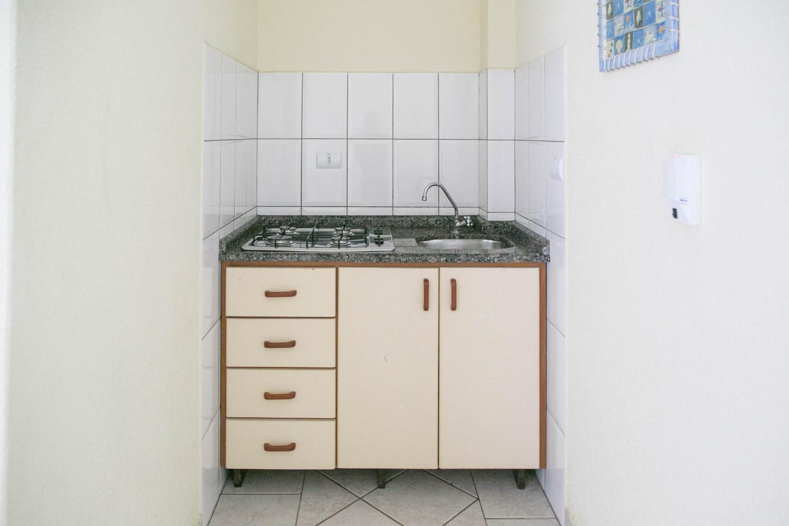 One-Bedroom Apartment - Photo 3