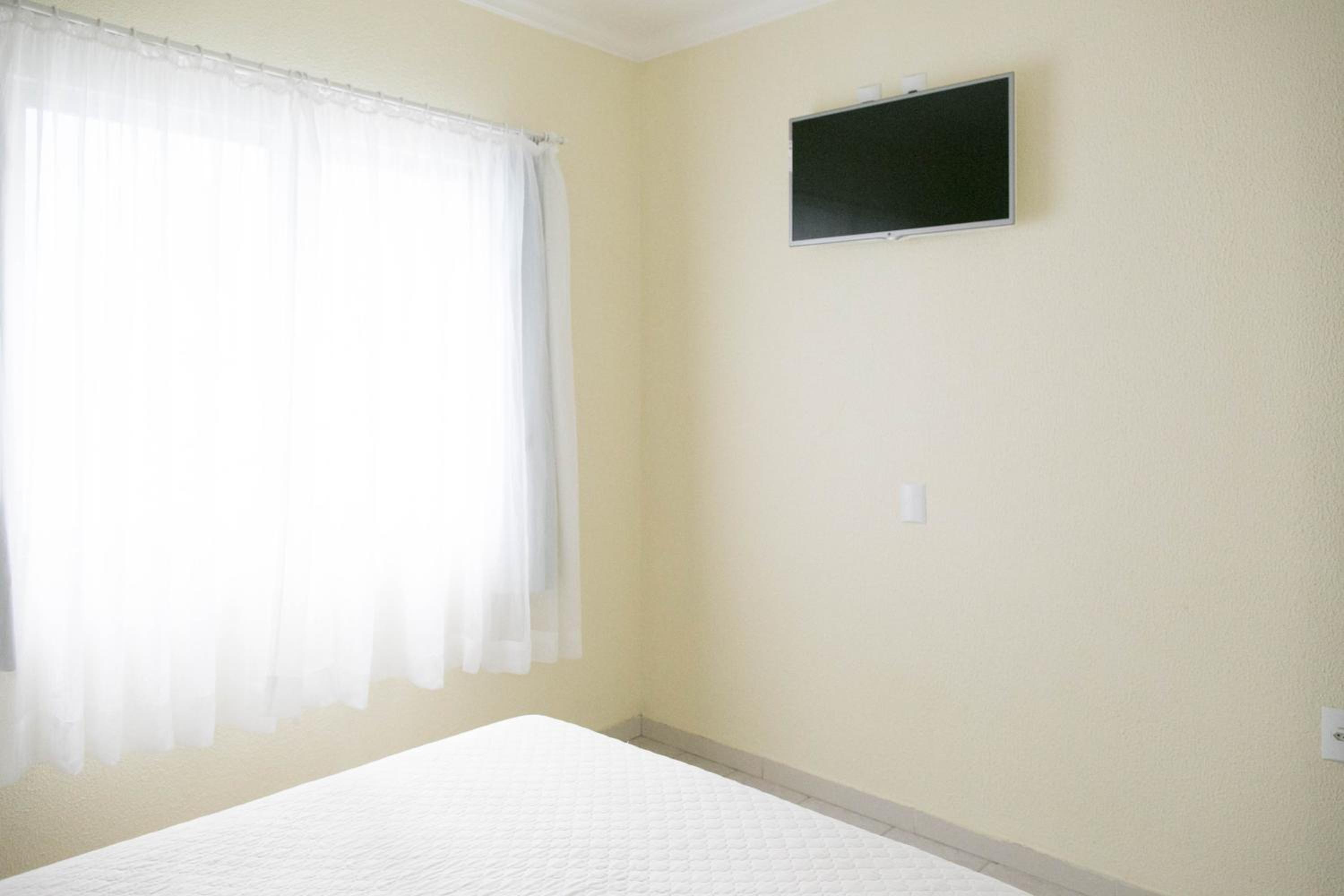 One-Bedroom Apartment - Photo 7